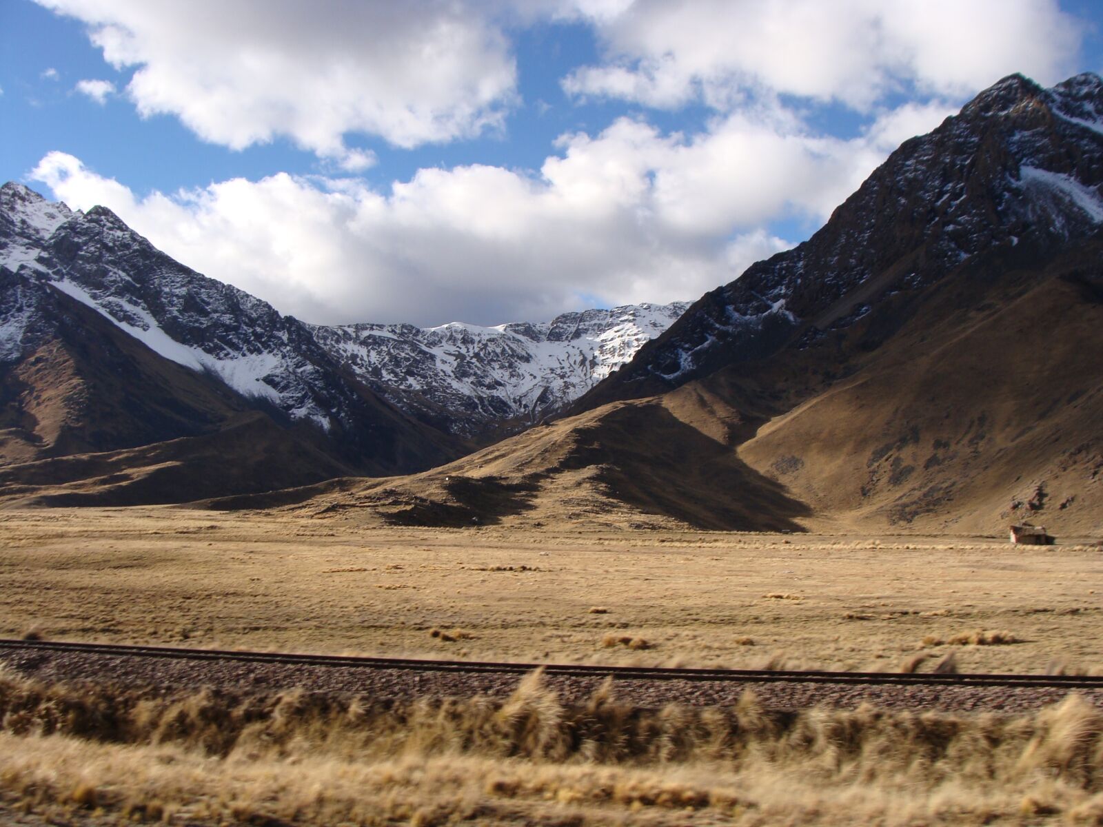 Sony DSC-H3 sample photo. Mountain, landscape, train photography