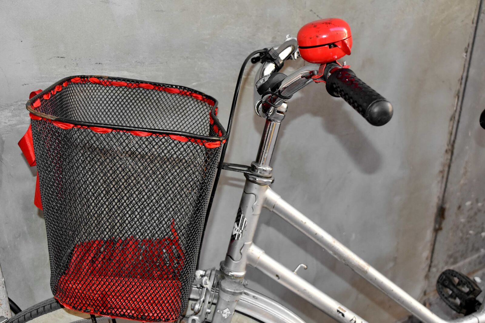 Nikon D5500 sample photo. Basket, bell, bicycle, chrome photography