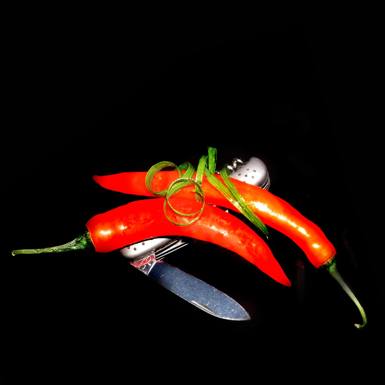 Samsung Digimax L85 sample photo. Pepperoni, sharp, vegetables photography