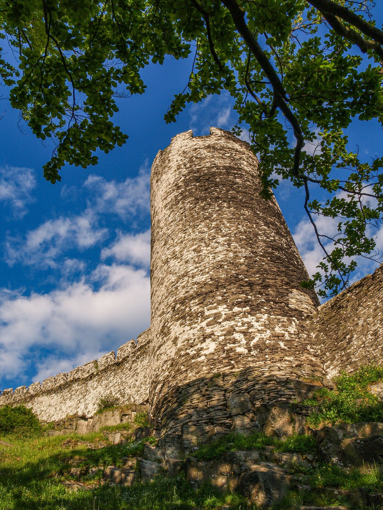 Olympus E-500 (EVOLT E-500) sample photo. Castle, bezděz, stone photography