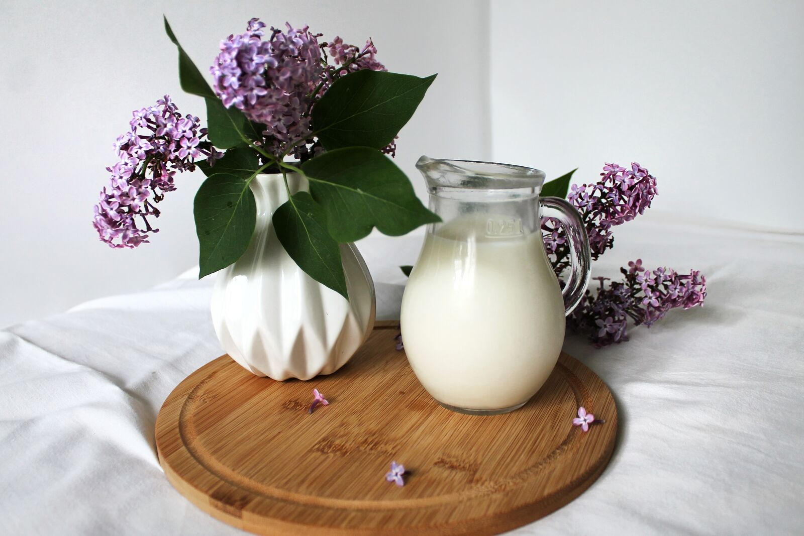 Canon EOS 1100D (EOS Rebel T3 / EOS Kiss X50) sample photo. Still life, spring, lilac photography