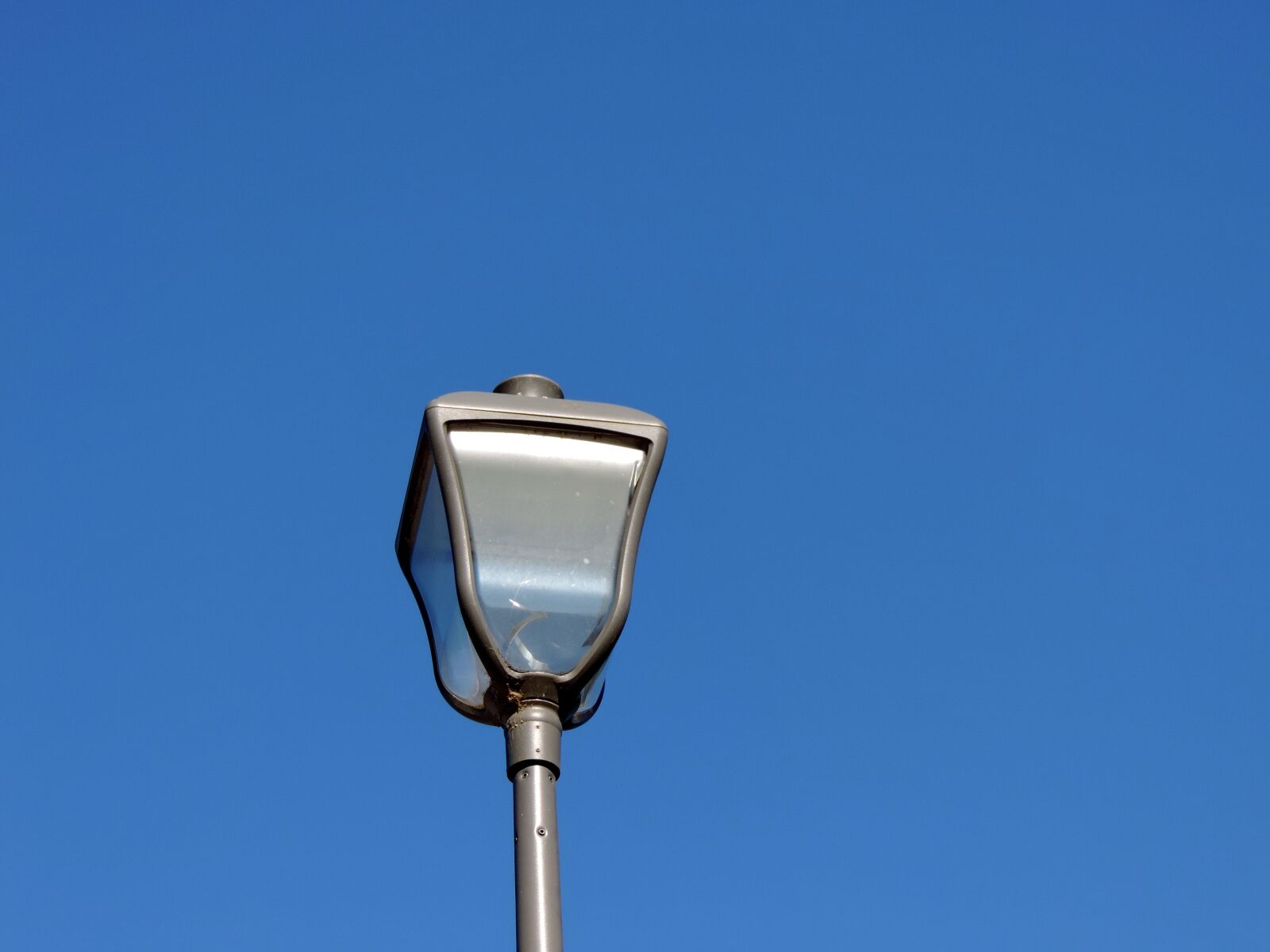 Nikon Coolpix P520 sample photo. Blue sky, futuristic, modern photography