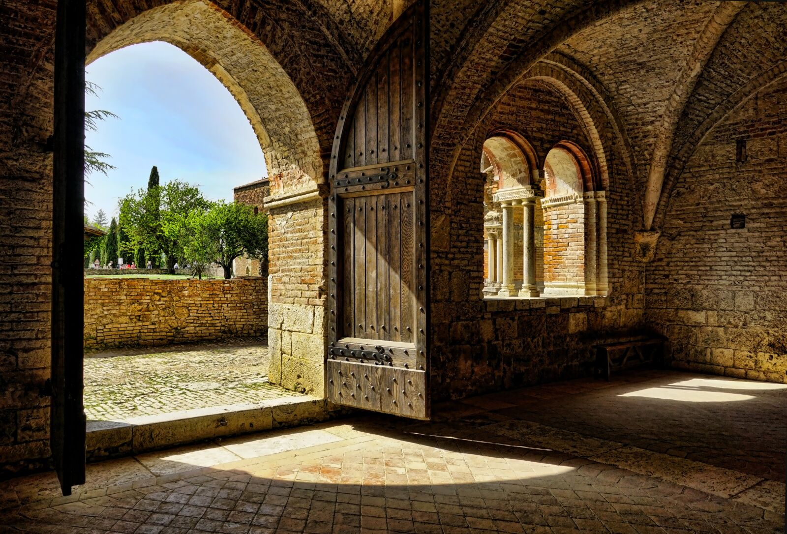 Sony a6000 sample photo. Tuscany, architecture, arch photography