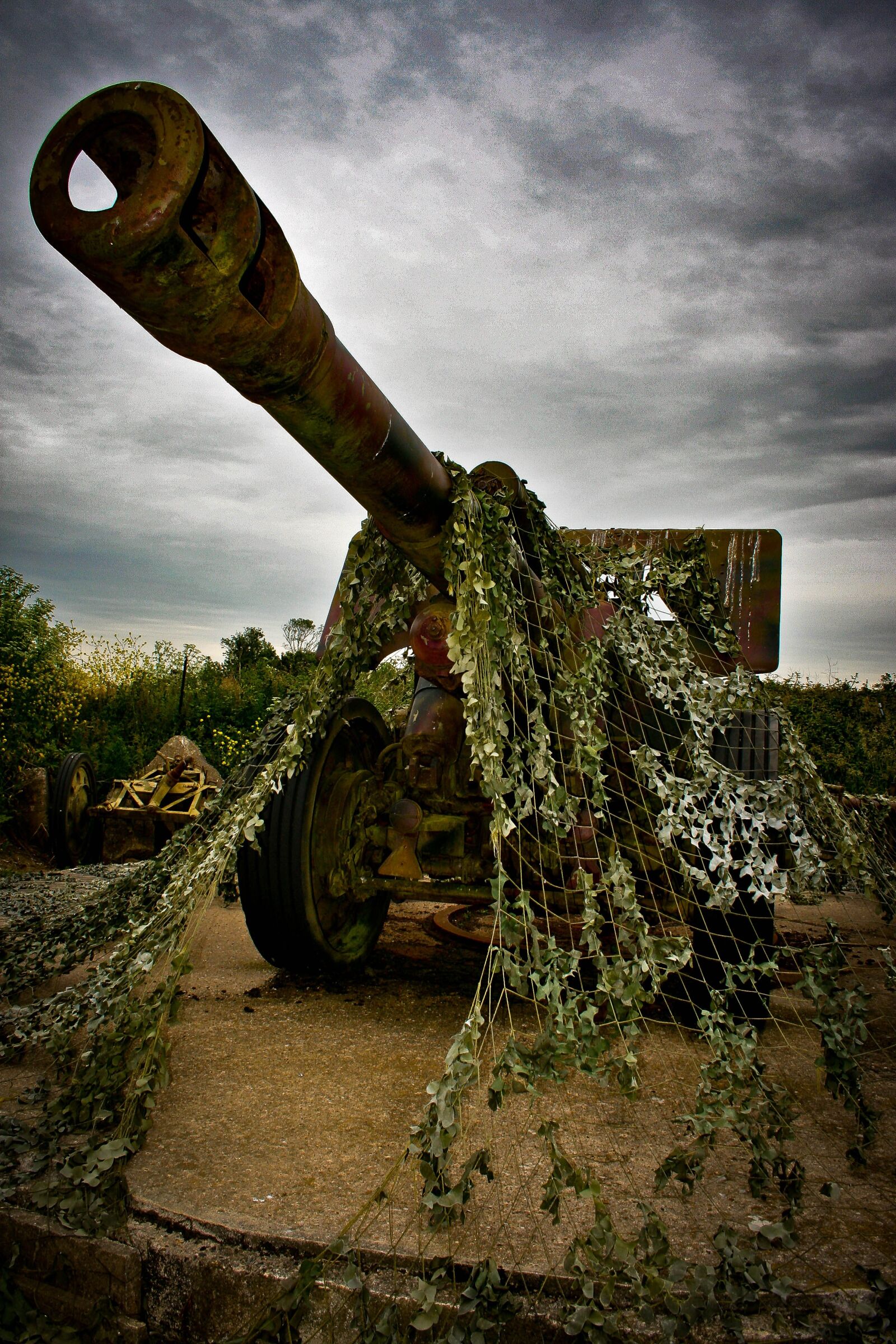 Canon EOS 400D (EOS Digital Rebel XTi / EOS Kiss Digital X) sample photo. Gun, war, normandy photography
