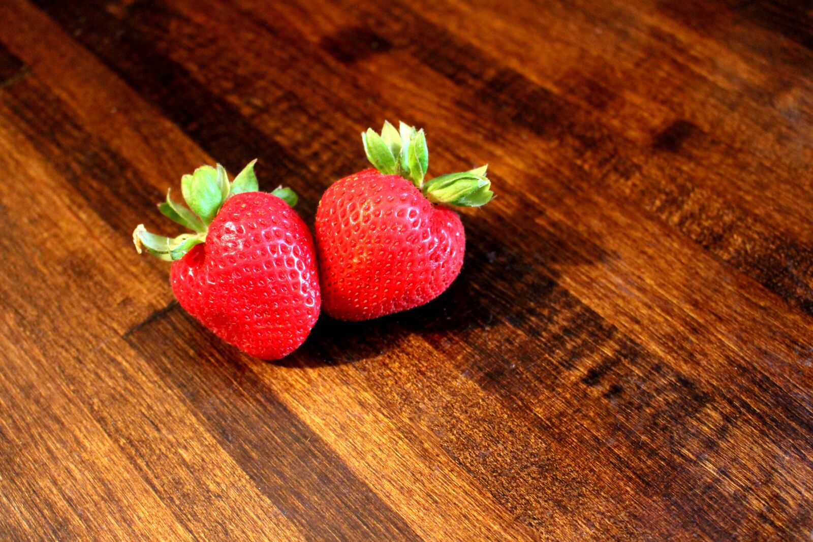 Canon EOS 700D (EOS Rebel T5i / EOS Kiss X7i) sample photo. Strawberries, red, strawberry photography