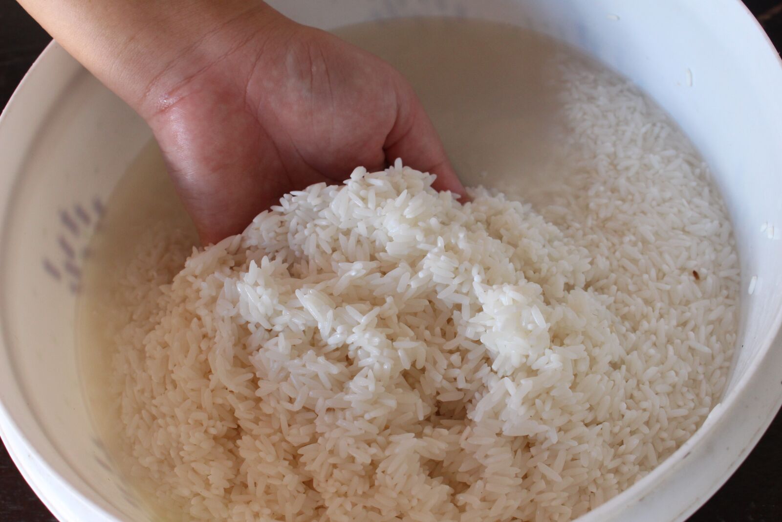 Canon EOS 700D (EOS Rebel T5i / EOS Kiss X7i) sample photo. Rice, water from washing photography