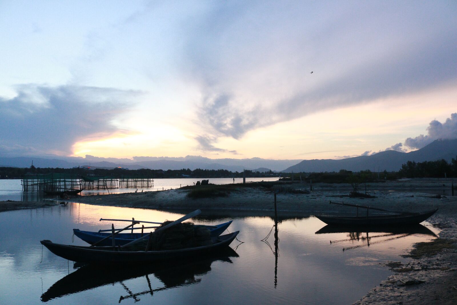 Canon EOS 750D (EOS Rebel T6i / EOS Kiss X8i) + Canon EF-S 18-55mm F3.5-5.6 IS STM sample photo. Sunset, sky, the afternoon photography