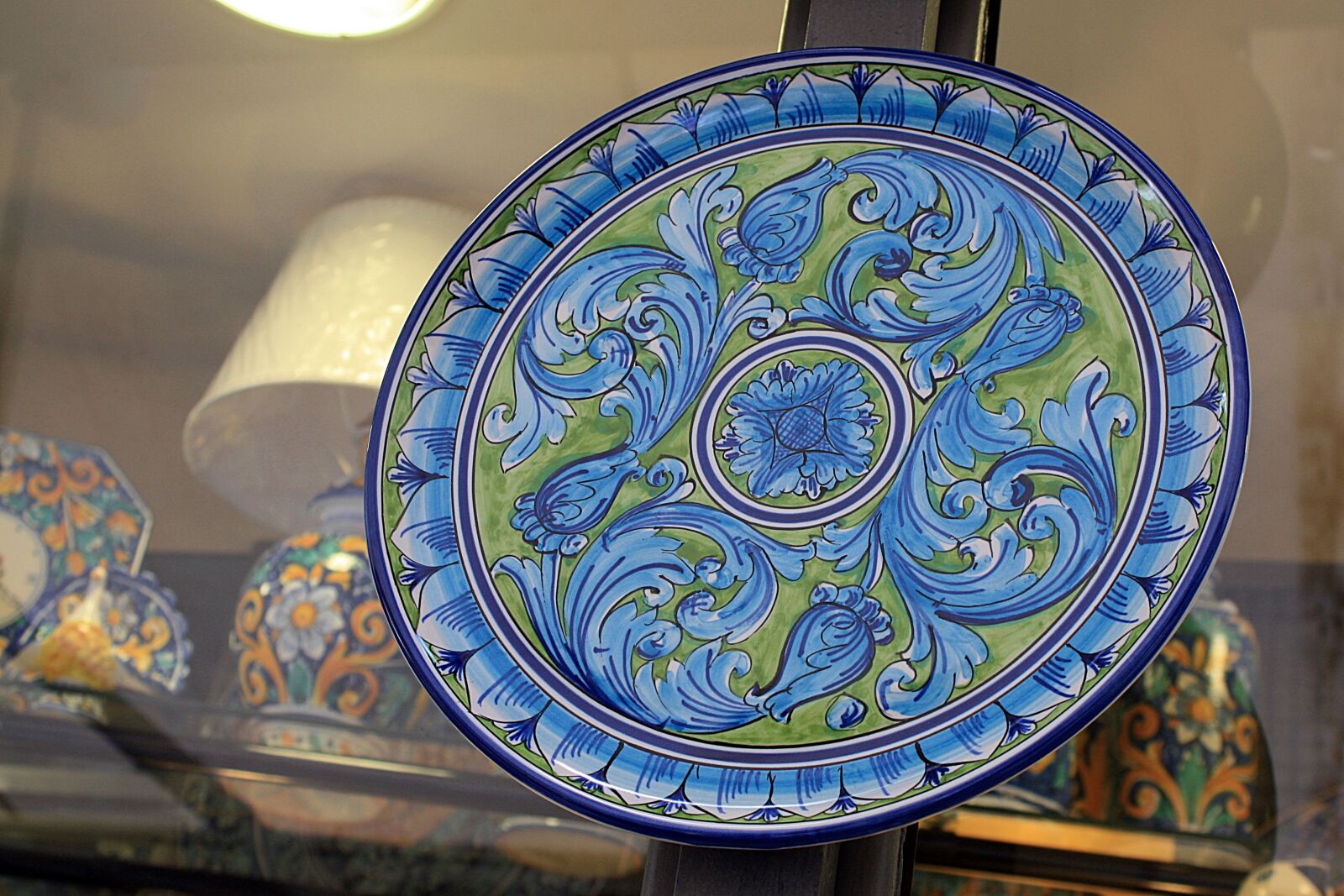 Canon EOS 450D (EOS Rebel XSi / EOS Kiss X2) sample photo. Porcelain, plate, hand painted photography
