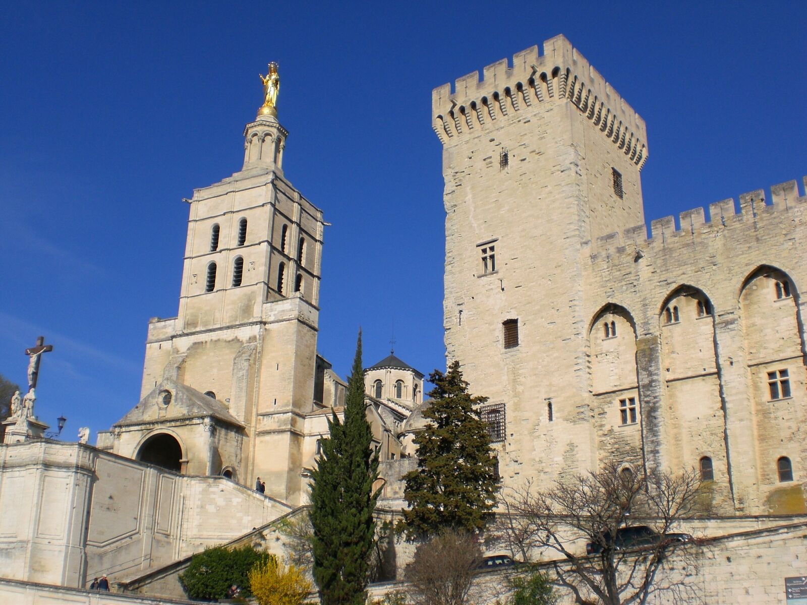 CASIO EX-Z77 sample photo. Avignon, palace of the photography