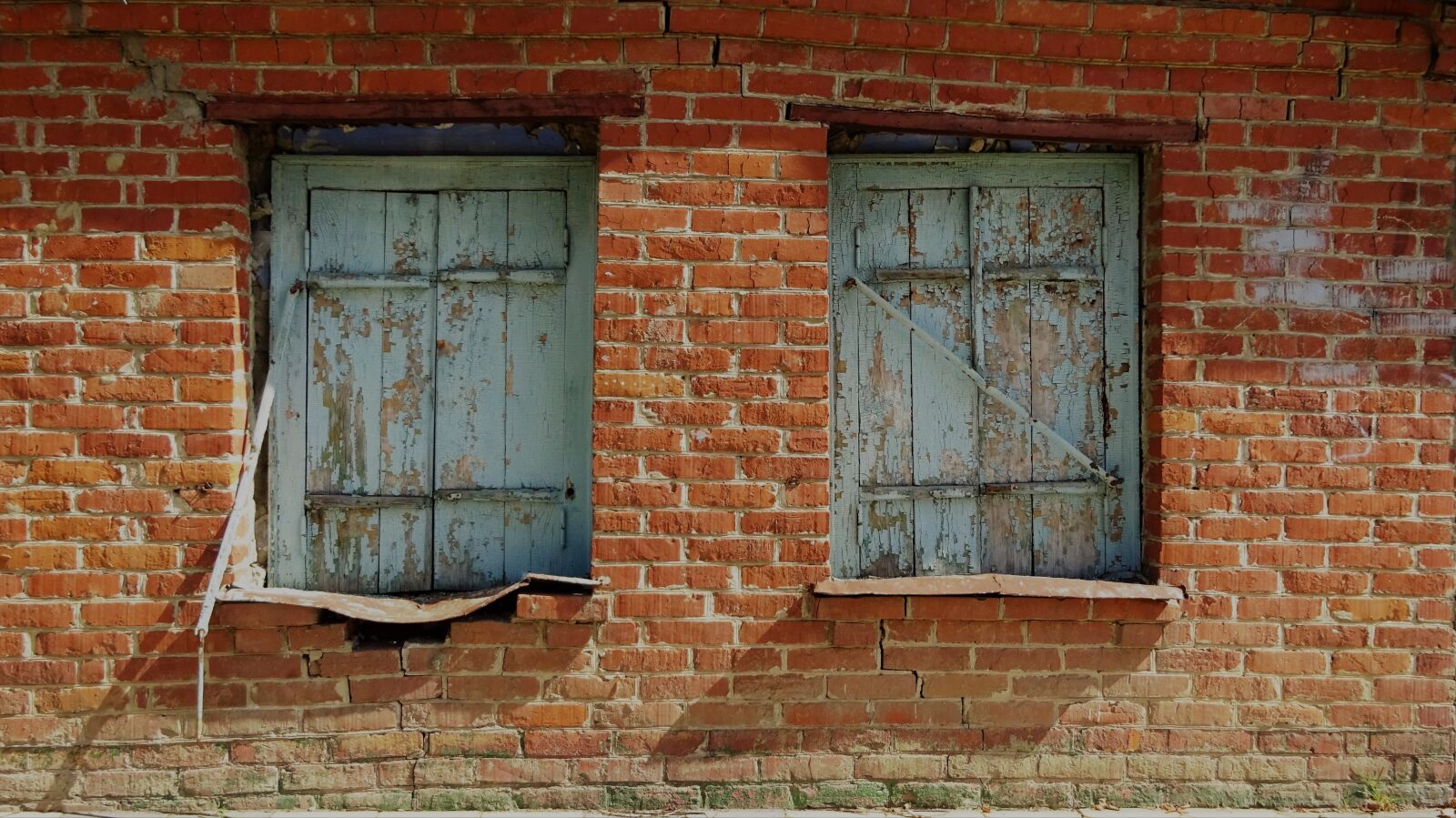 Sony Cyber-shot DSC-WX350 sample photo. Window, architecture, old building photography