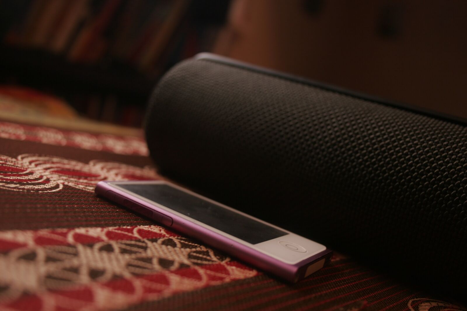 Canon EOS 20D sample photo. Ipod nano, mp3, mp3 photography