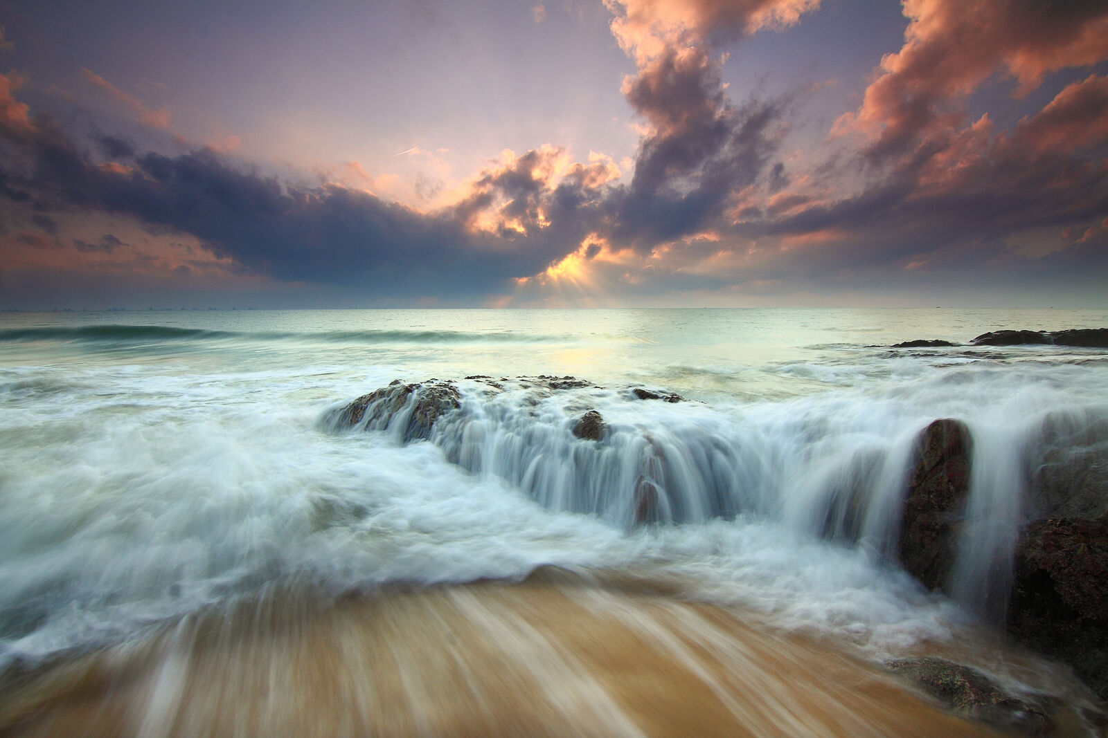 Canon EOS 50D sample photo. Large, body, of, water photography