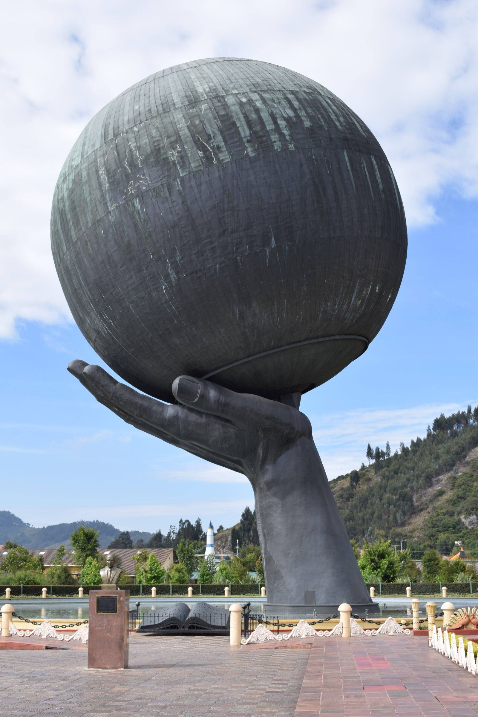 Nikon D5300 sample photo. Hand, sculpture, park photography