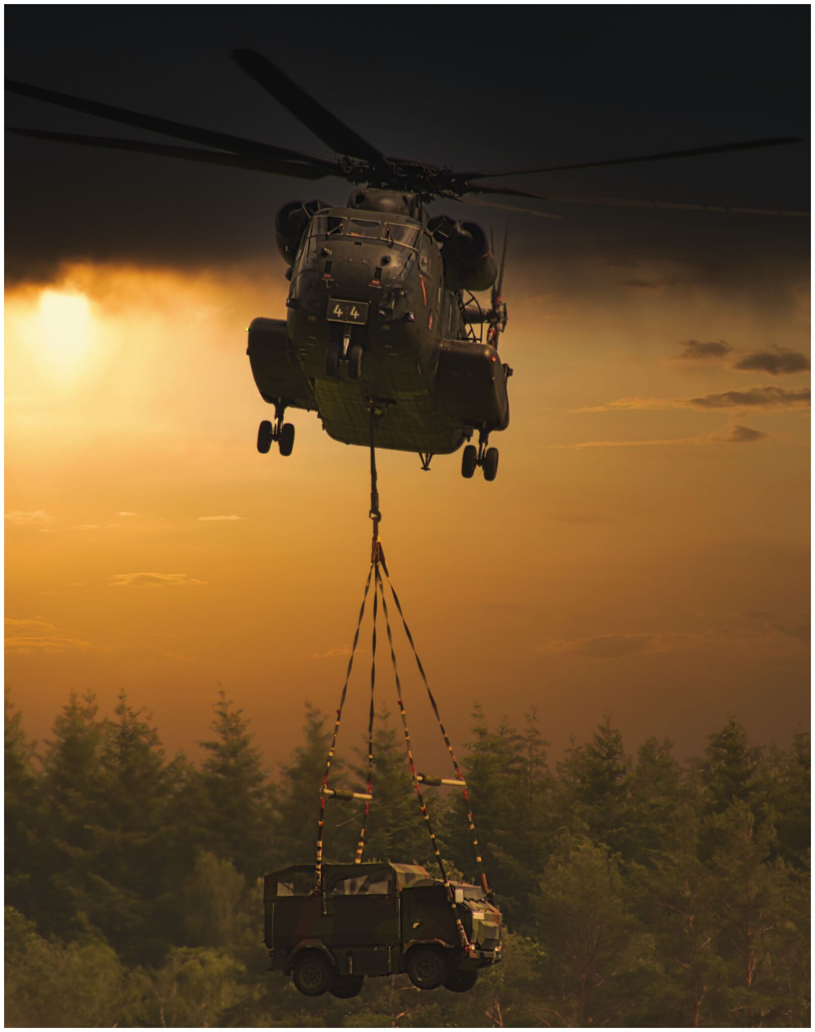 Canon EF75-300mm f/4-5.6 sample photo. Helicopter, transport, rotor photography
