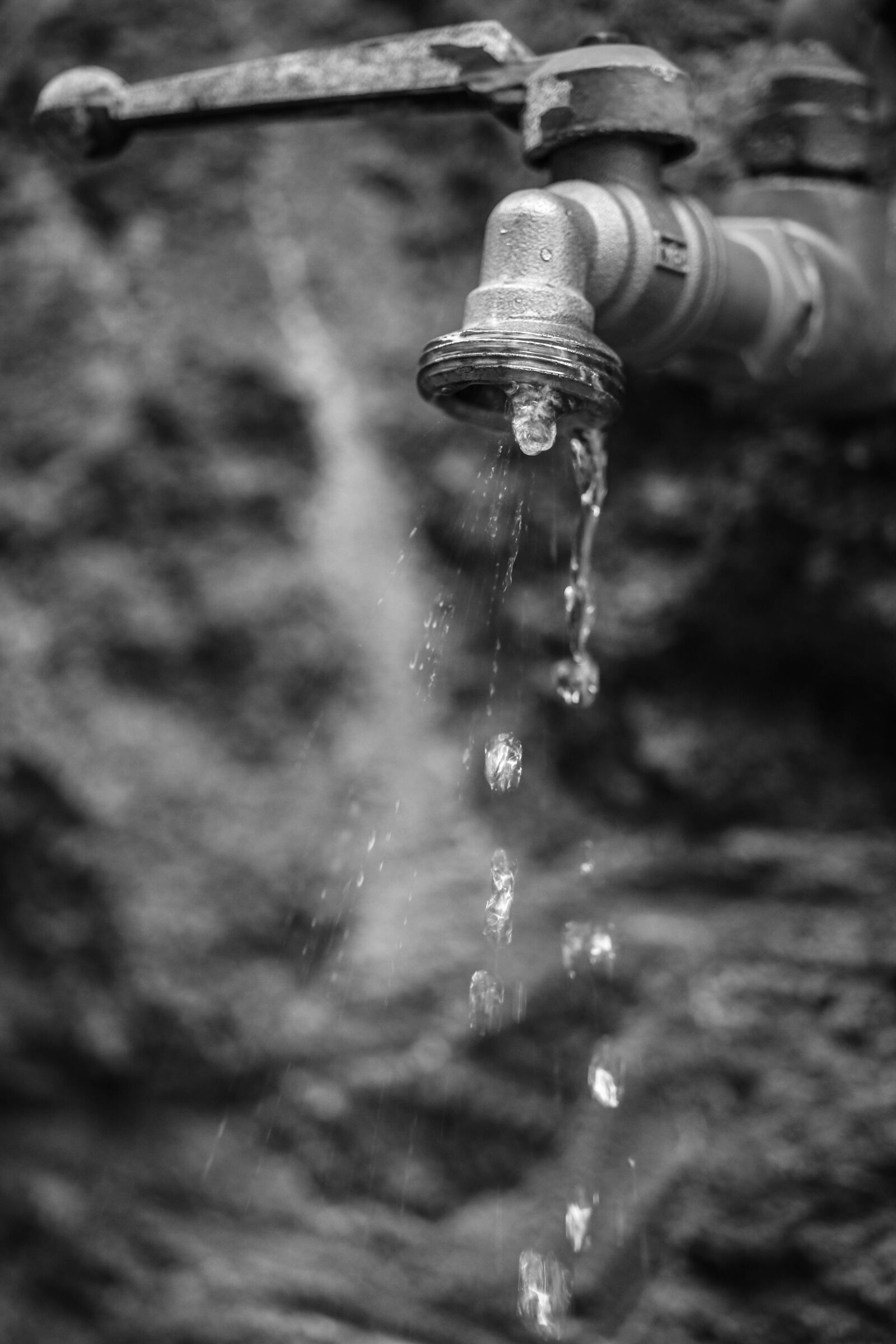 Canon EOS 7D Mark II sample photo. Water faucet, drops, water photography