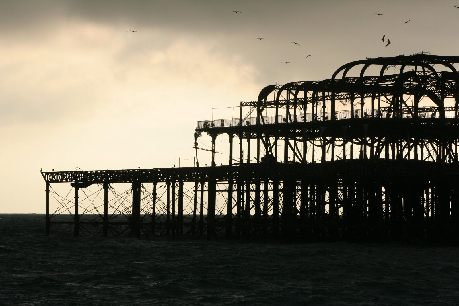 Canon EOS 350D (EOS Digital Rebel XT / EOS Kiss Digital N) sample photo. Brighton pier, beach, sunset photography