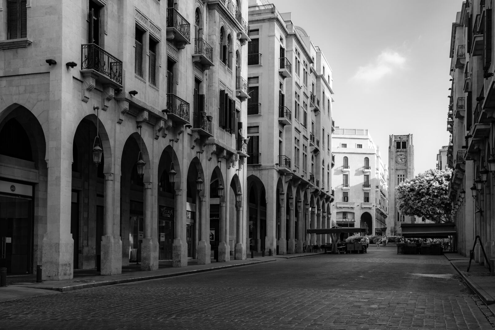 Pentax K-1 Mark II sample photo. Street, paving stones, arches photography