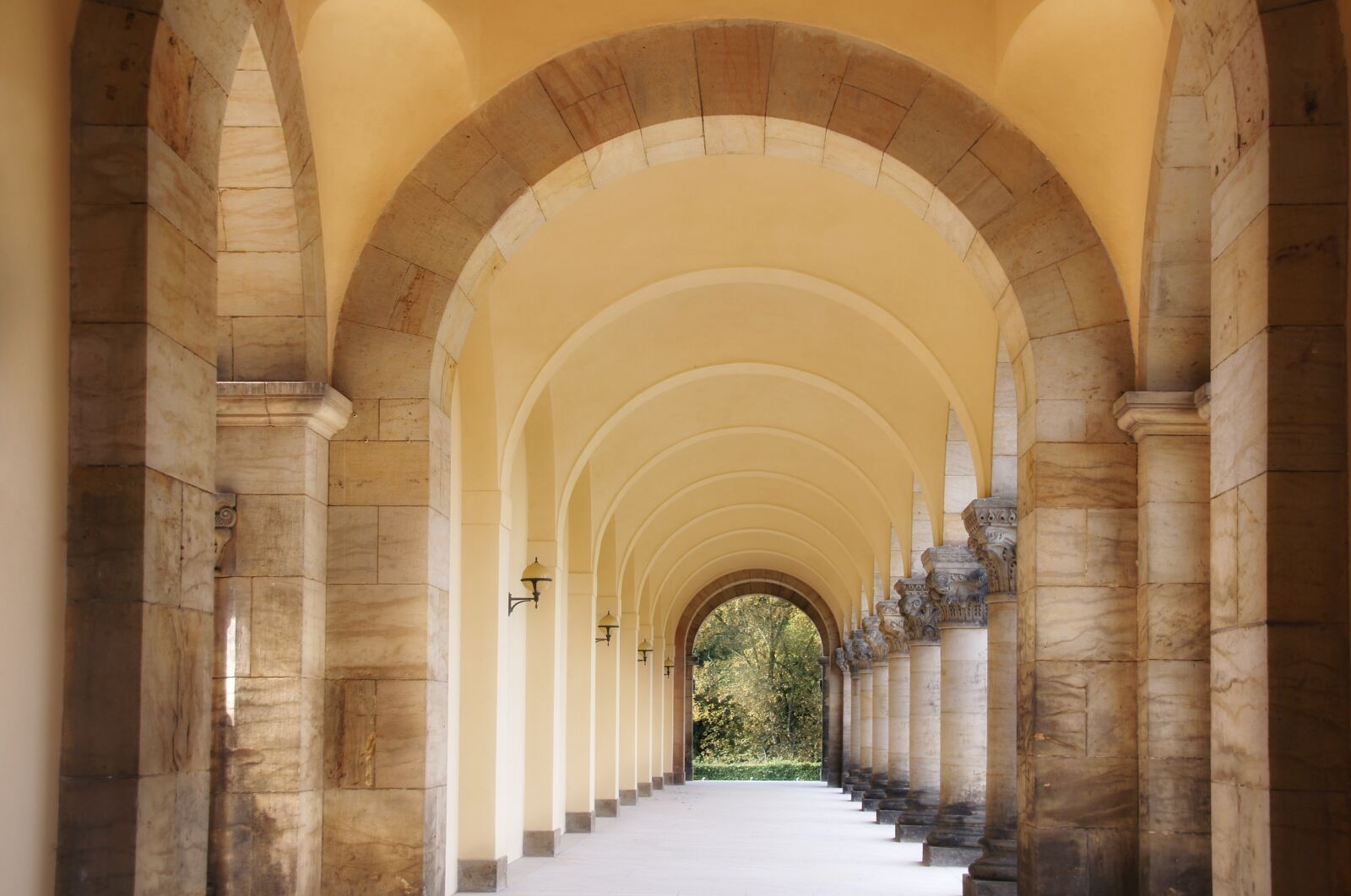 Sony Alpha DSLR-A580 sample photo. Leipzig, southern cemetery, columnar photography