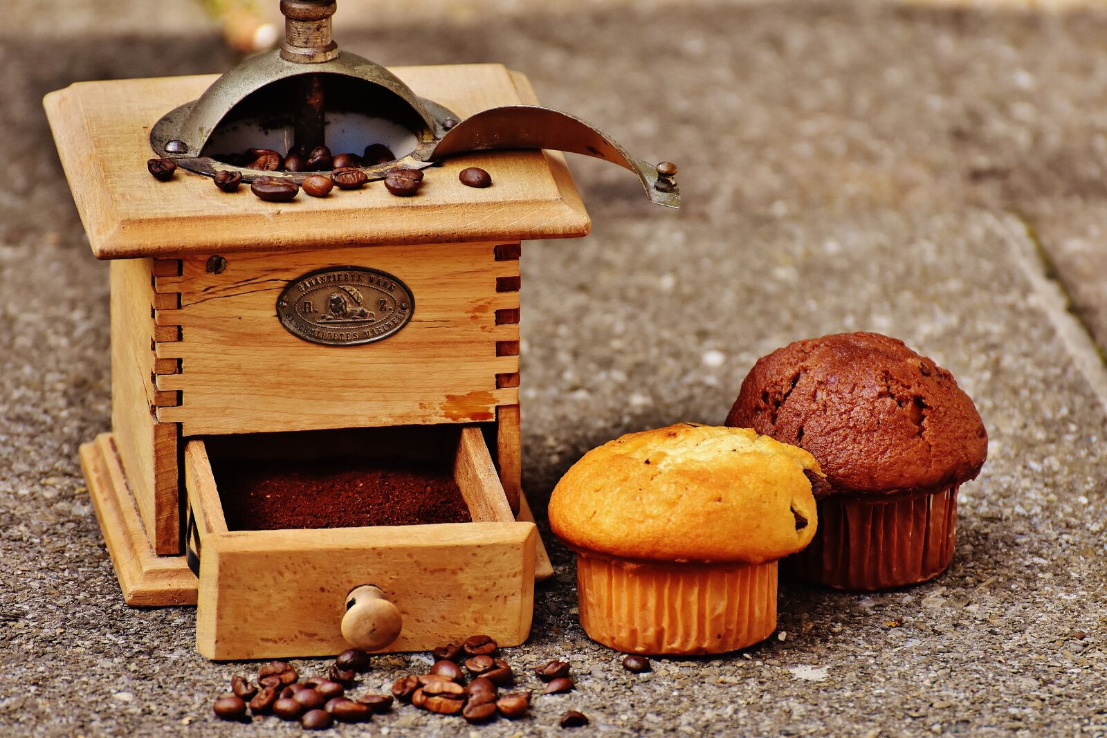 Nikon D7200 sample photo. Grinder, muffin, cake photography