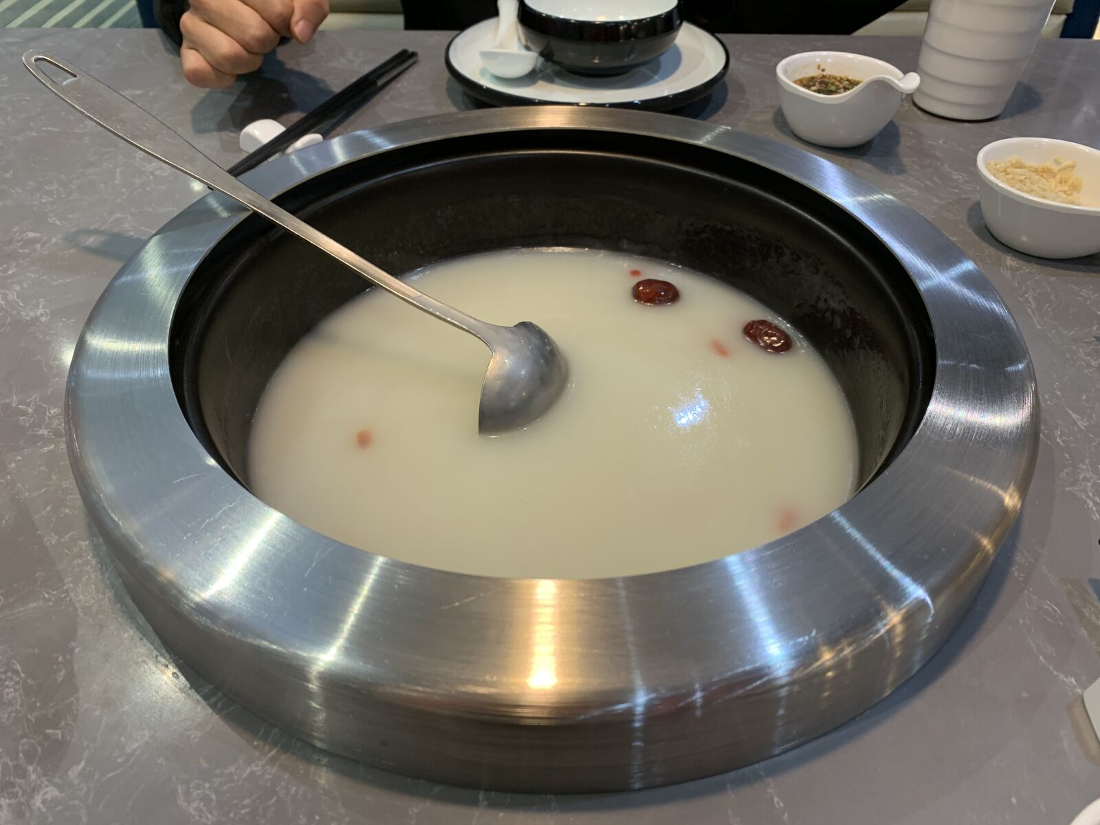Apple iPhone XR sample photo. Hot pot table, m photography
