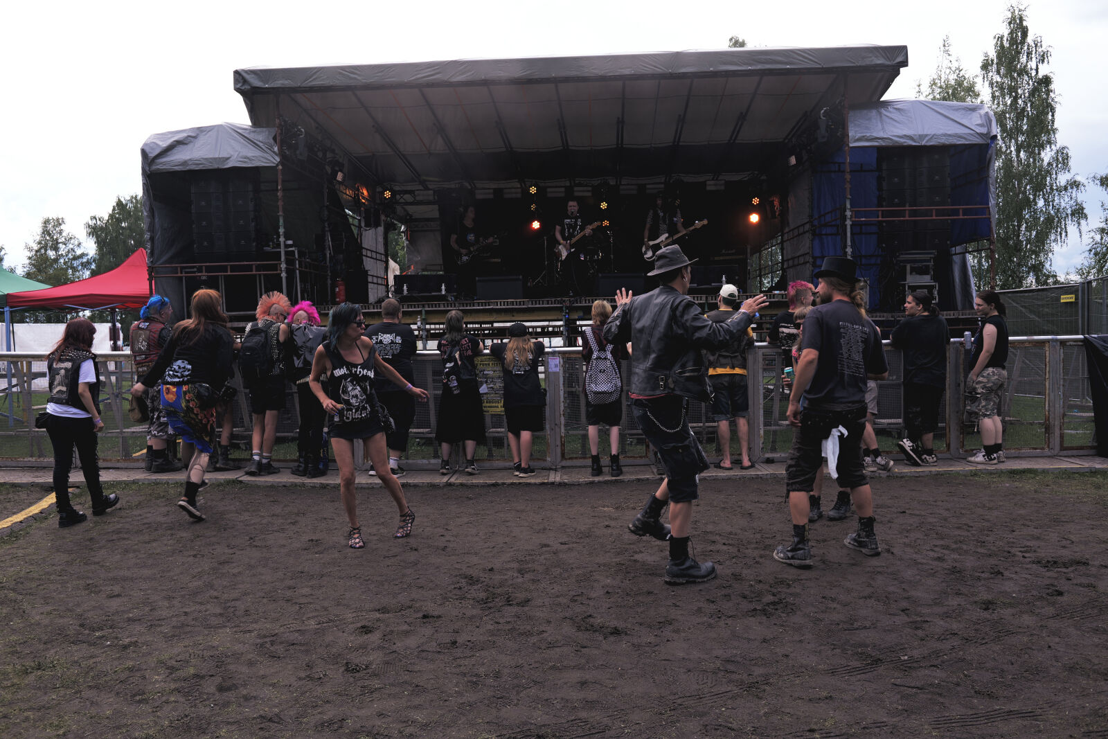 Panasonic Lumix DC-S9 sample photo. Mud pit festival photography