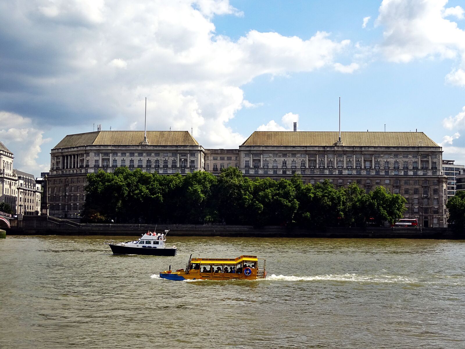Sony DSC-HX60 sample photo. Architecture, boats, buildings, city photography