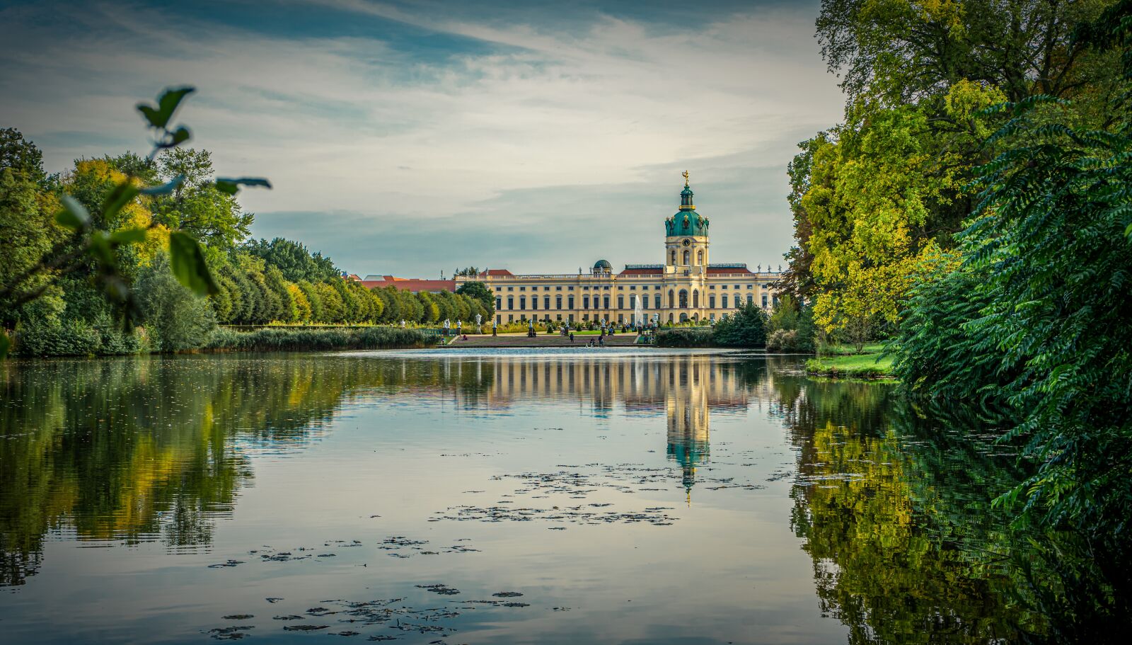Sony a7 II + Sony FE 28-70mm F3.5-5.6 OSS sample photo. Castle, schlossgarten, castle park photography