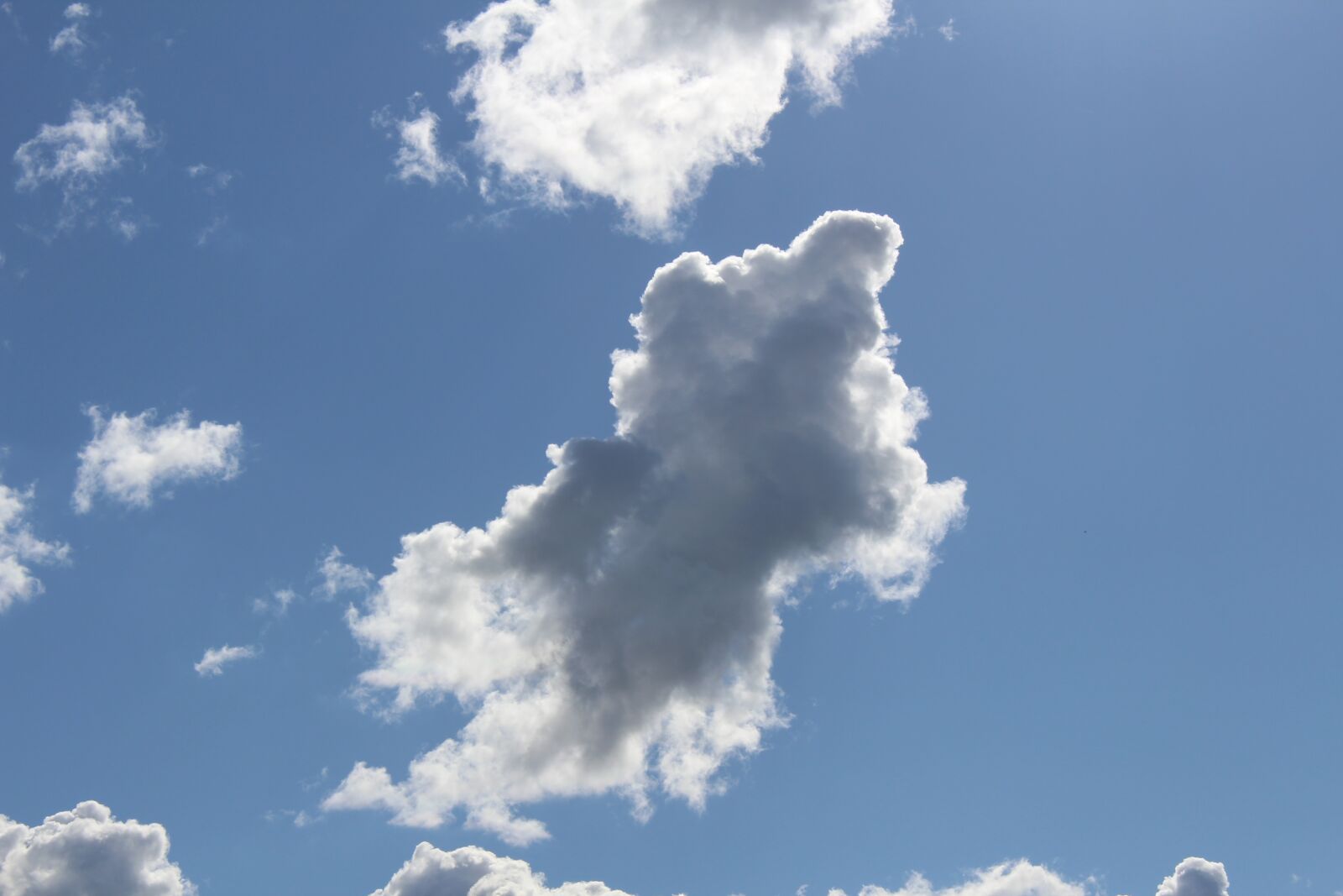 Canon EOS 1200D (EOS Rebel T5 / EOS Kiss X70 / EOS Hi) sample photo. Blue, cloud, sunny photography