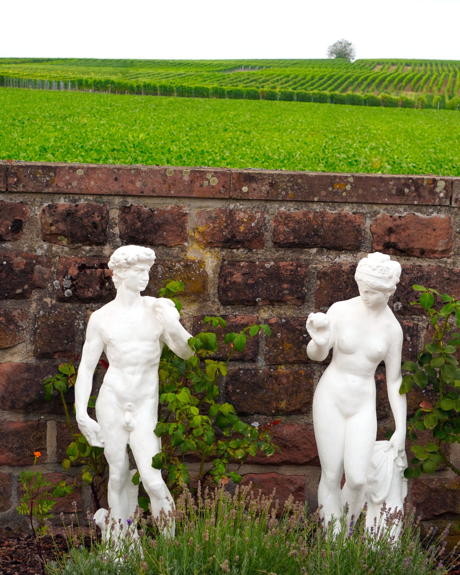 Sony E 55-210mm F4.5-6.3 OSS sample photo. Figures, stone, sculpture photography
