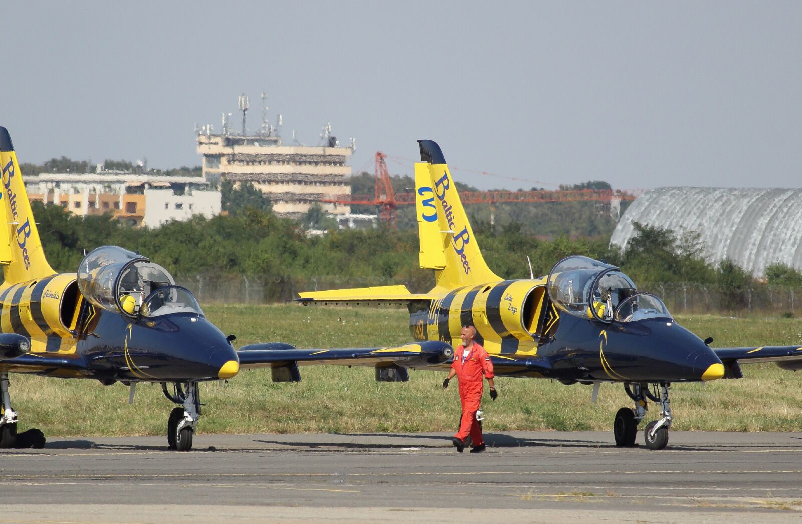 Canon EF-S 55-250mm F4-5.6 IS STM sample photo. Airplanes, jets, landing strip photography