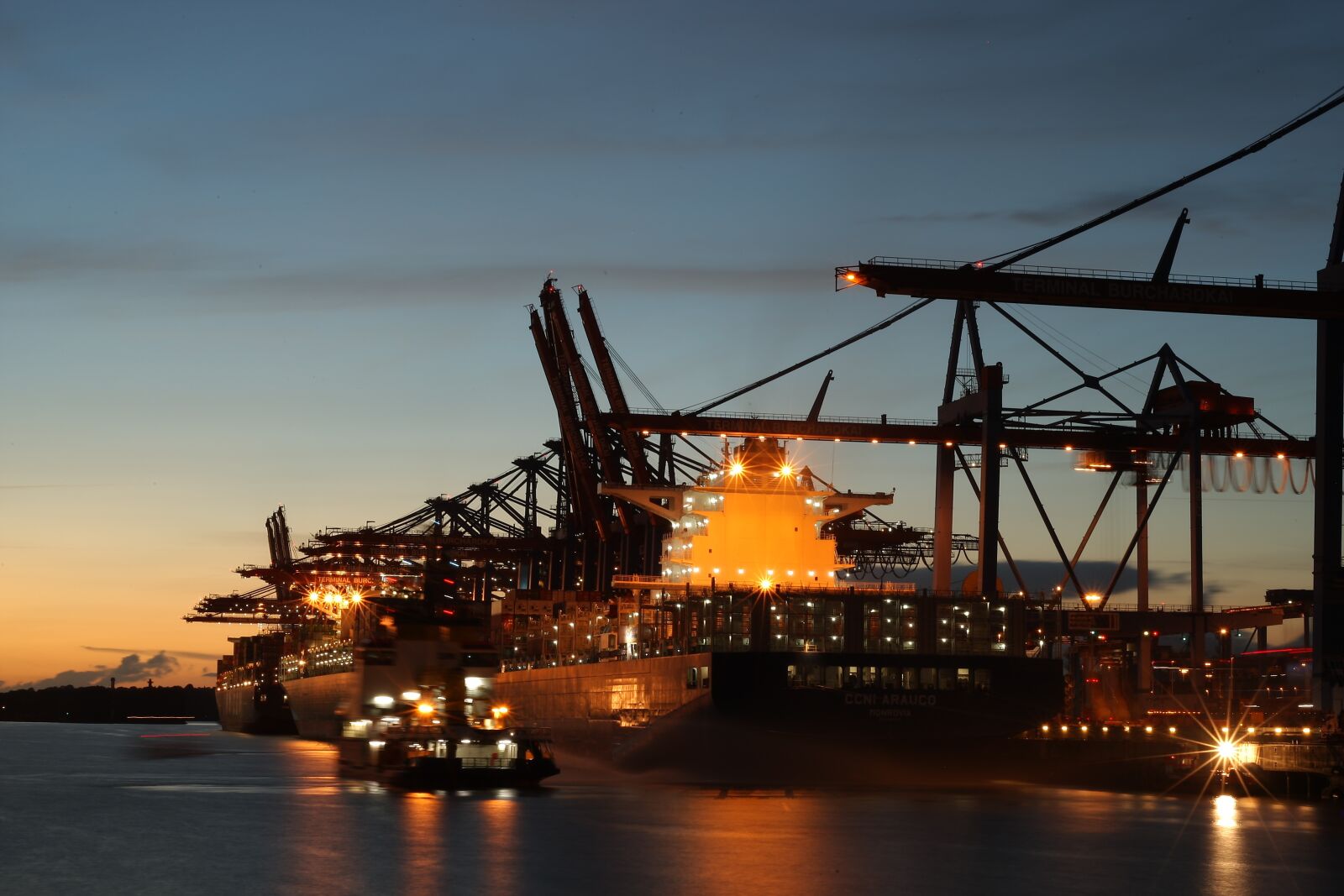 Canon EOS-1D Mark III sample photo. Container ship, hamburg, port photography
