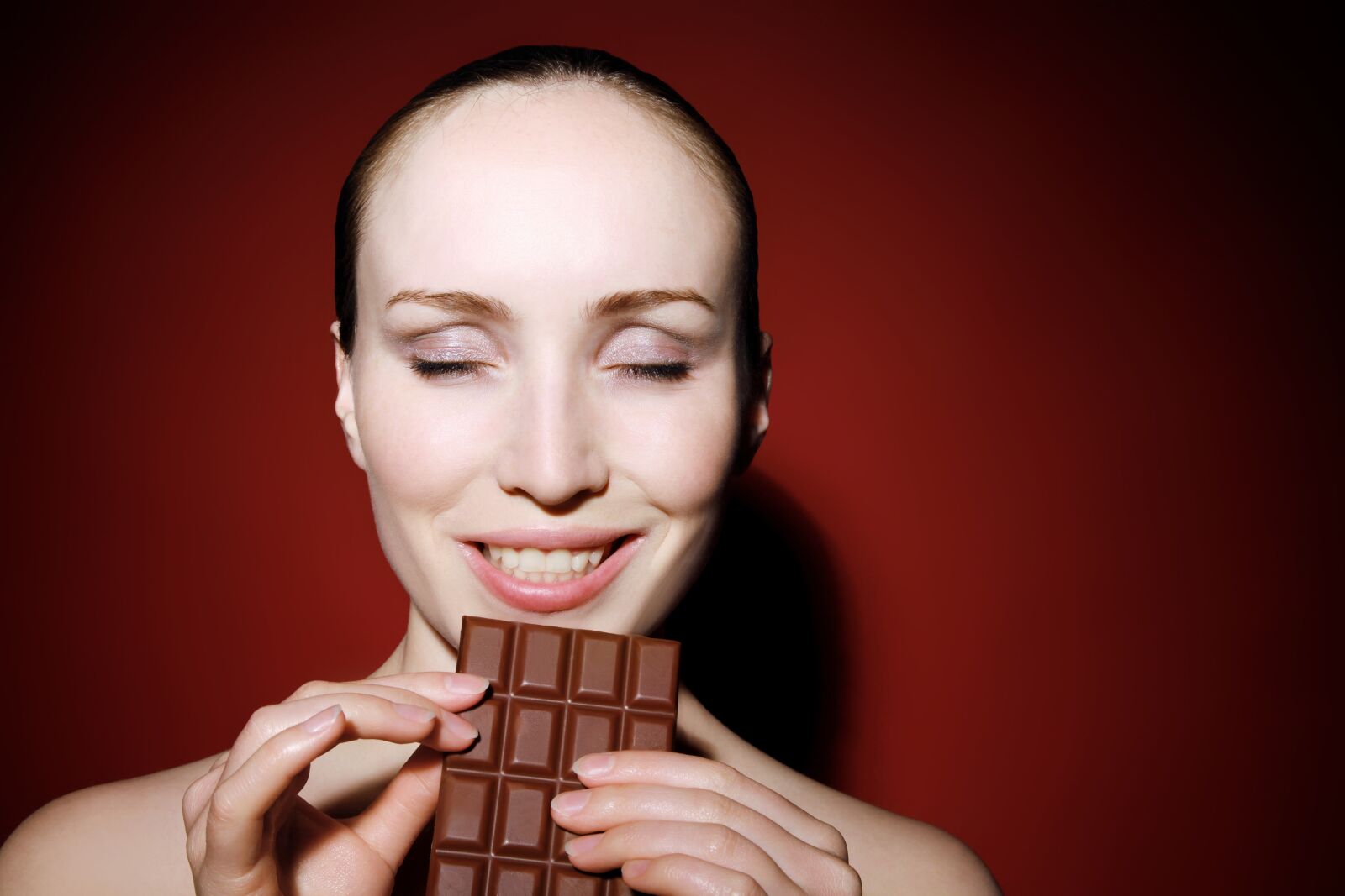 Canon EOS 5D Mark II sample photo. Woman, eating, chocolate photography