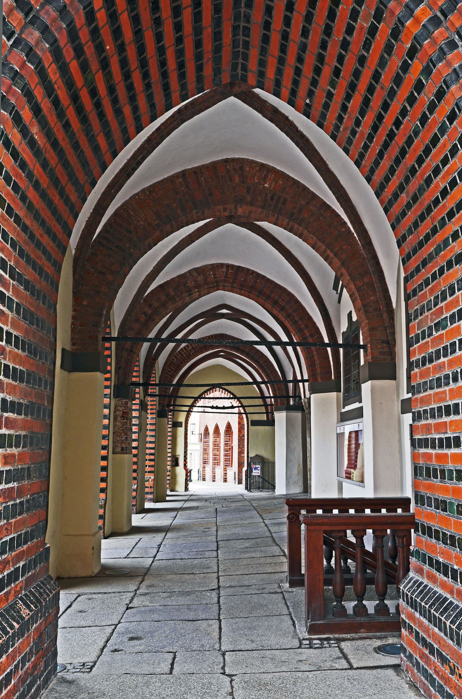 Panasonic Lumix DMC-GH3 sample photo. Archway, town hall, stralsund photography
