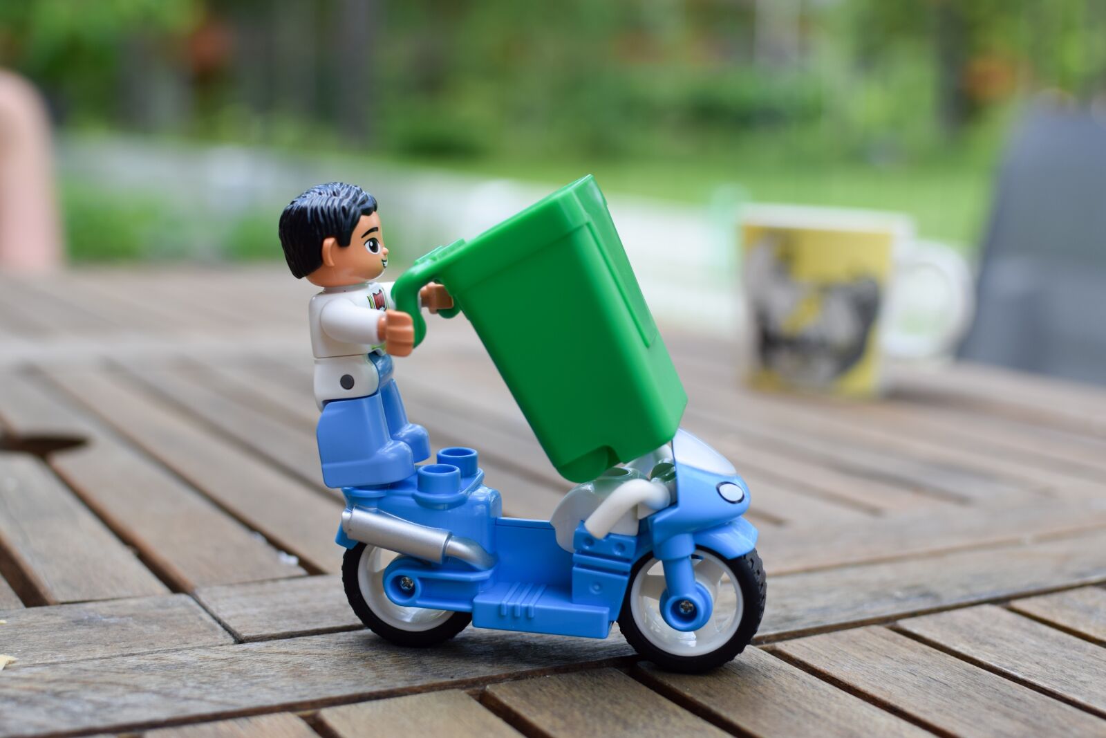 Nikon D3300 sample photo. Lego, duplo, garbage photography