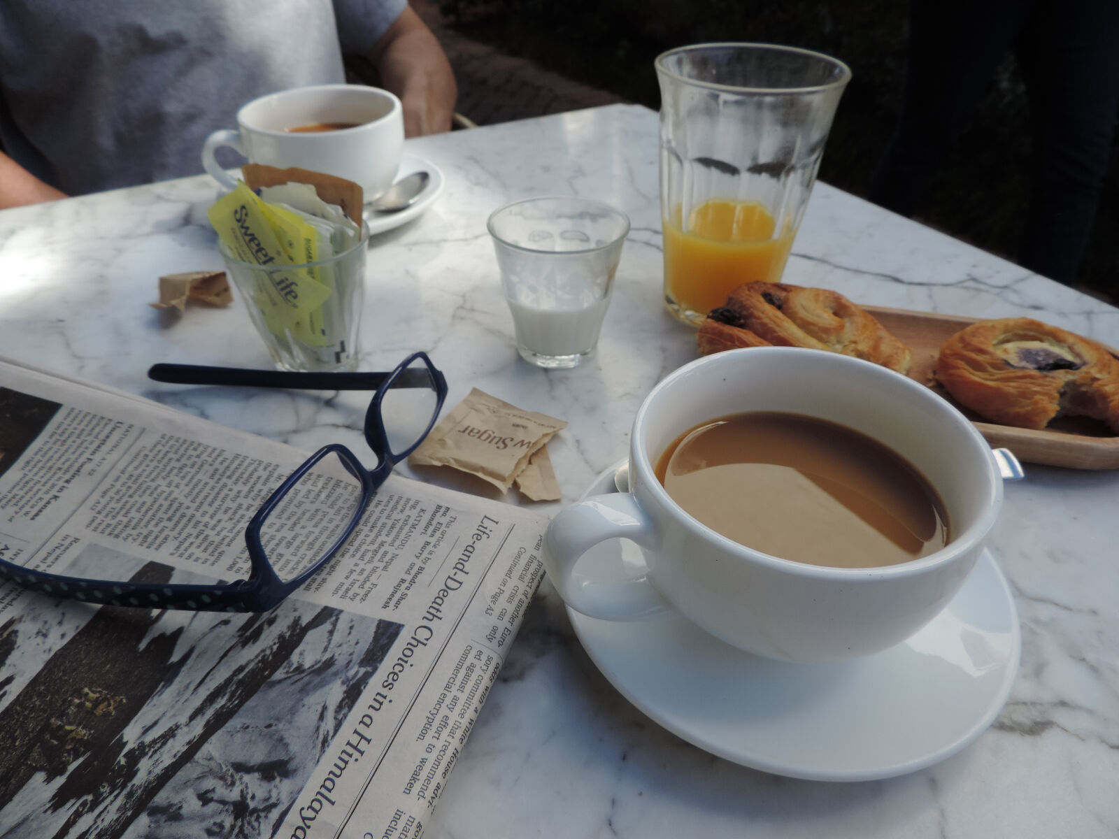 Nikon Coolpix P520 sample photo. Breakfast, cafe, coffee, glasses photography