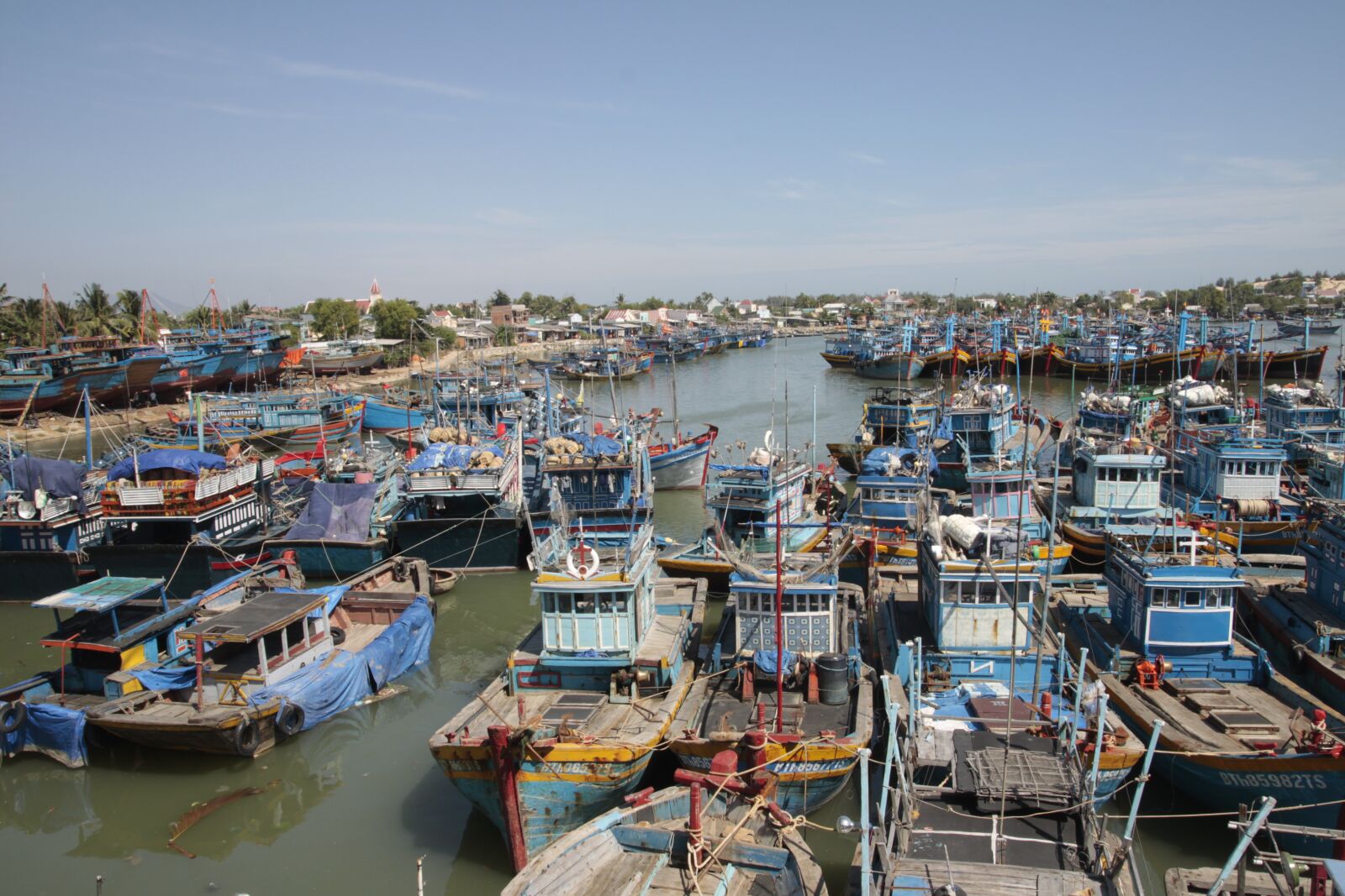 Canon EOS 50D sample photo. Fishing boat, go boat photography