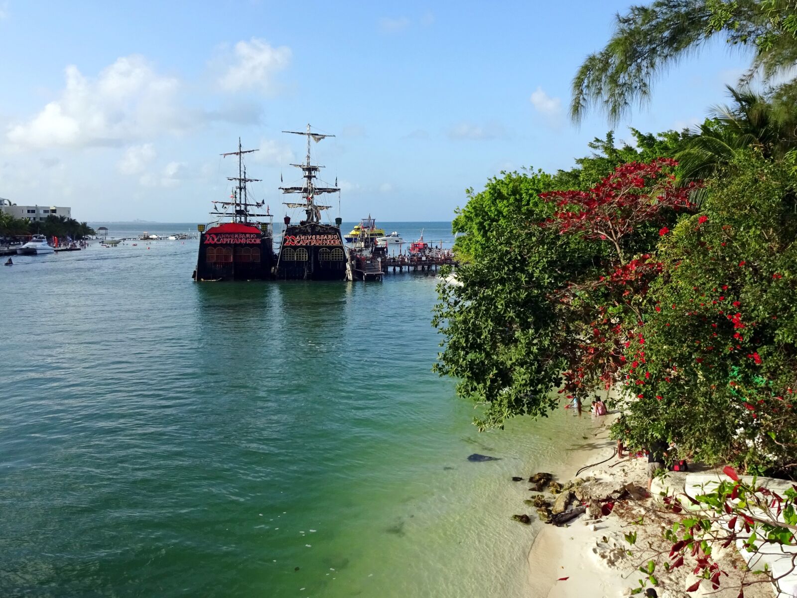 Sony Cyber-shot DSC-WX220 sample photo. Mexico, cancun, ships photography
