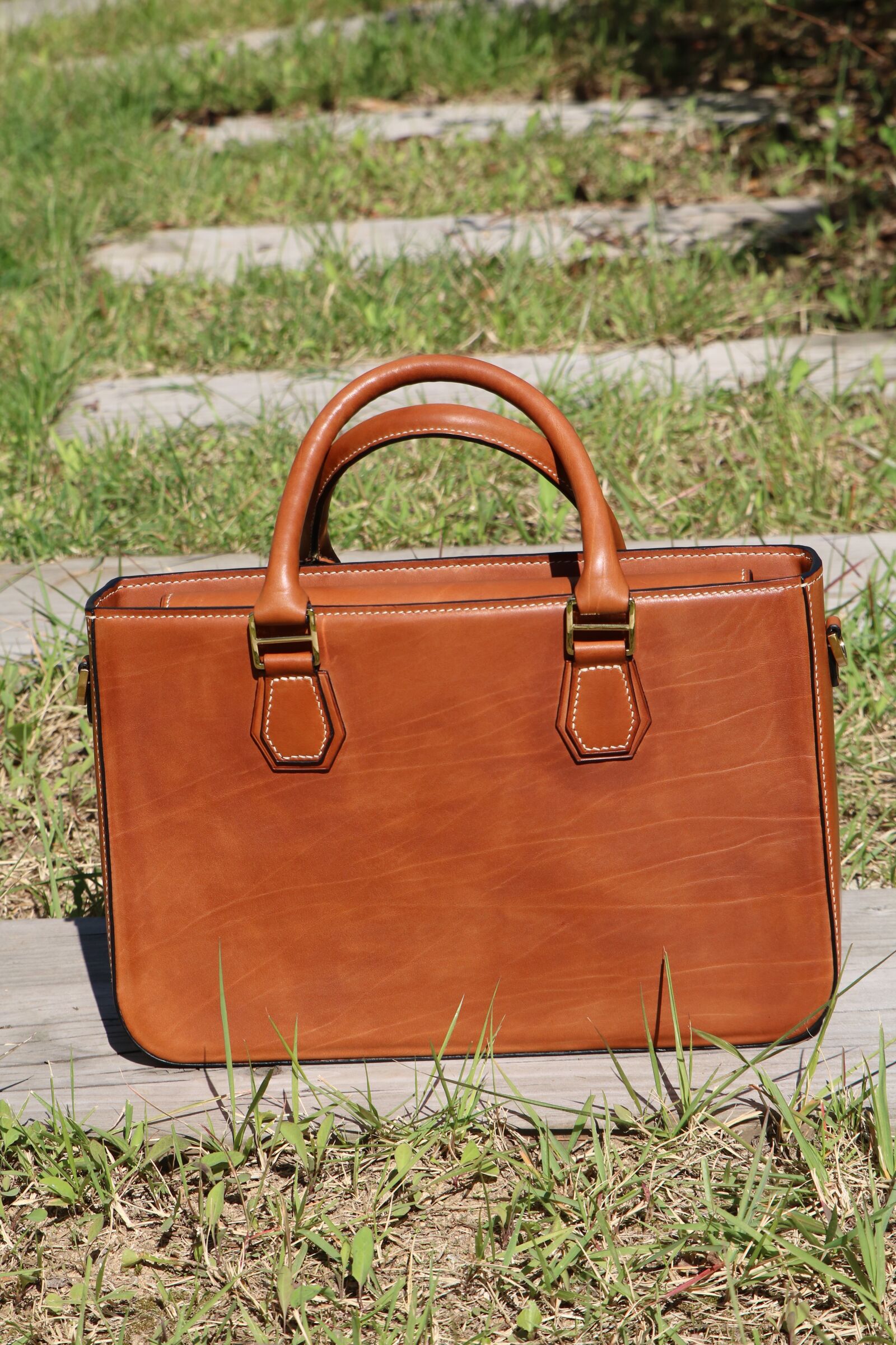 Canon EOS 750D (EOS Rebel T6i / EOS Kiss X8i) sample photo. Leather craft, handbags, hobby photography