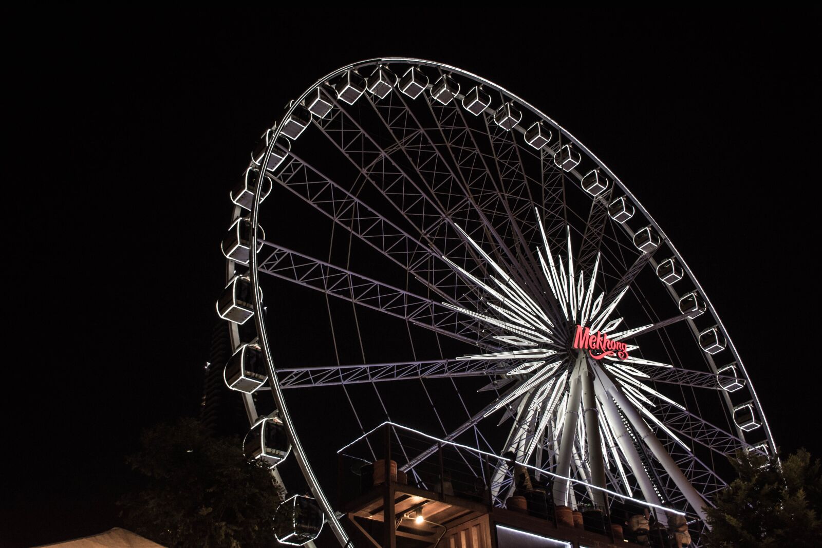 Nikon D7200 sample photo. Building, light, ferris wheel photography
