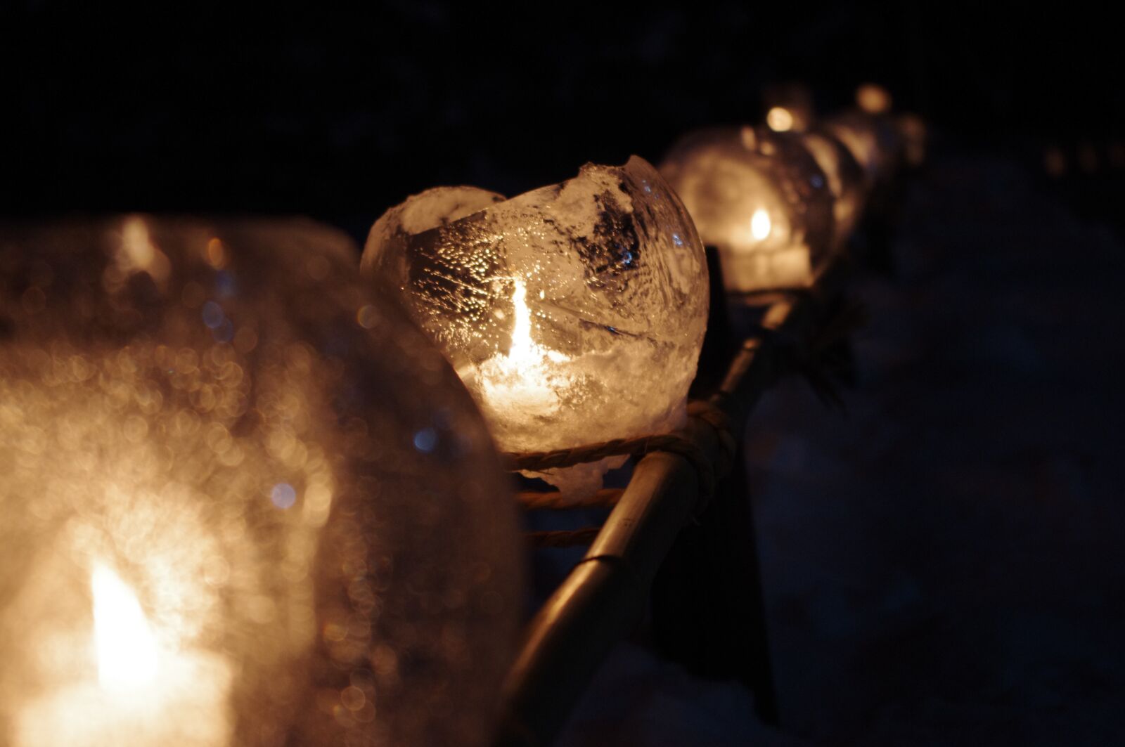 Pentax K-r sample photo. Lantern, lanterns, ice photography