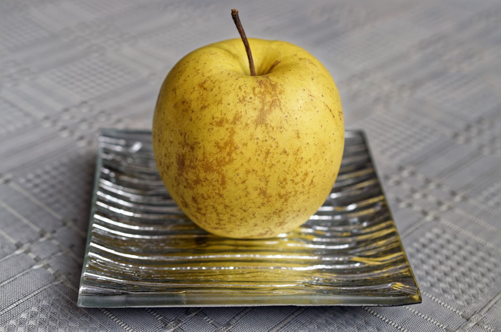 Nikon D5300 sample photo. Apple, gold, fruit photography
