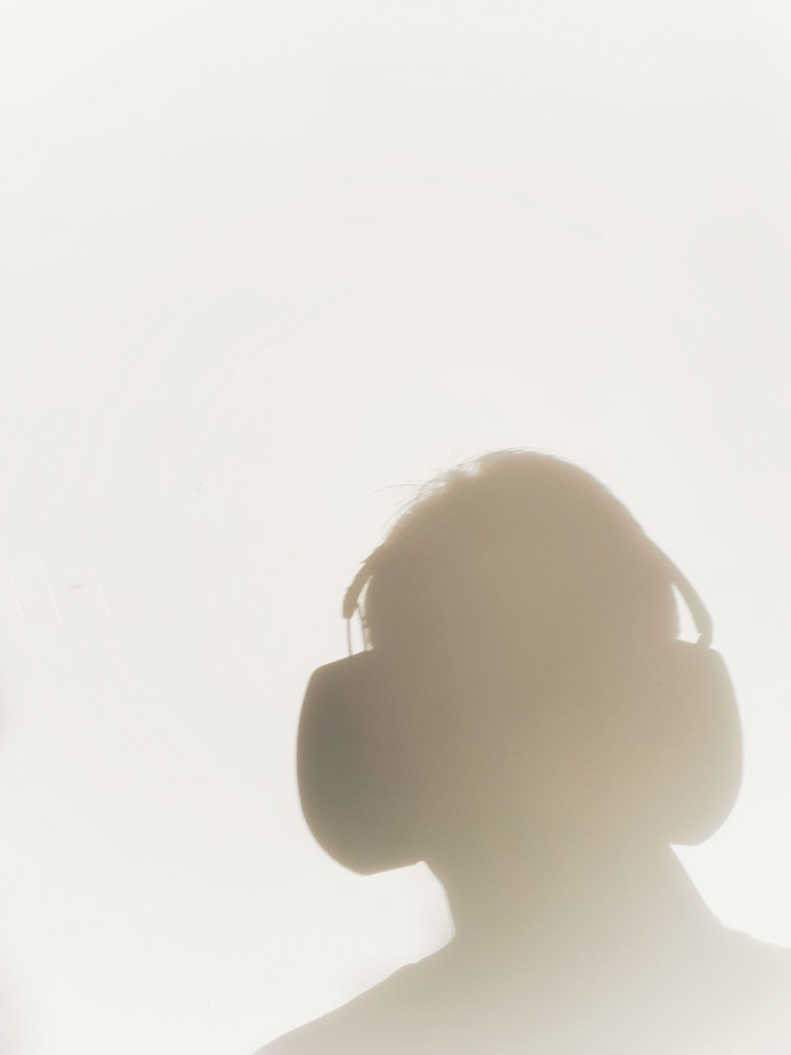 Samsung Galaxy S10 sample photo. Shadow, man, headsets photography