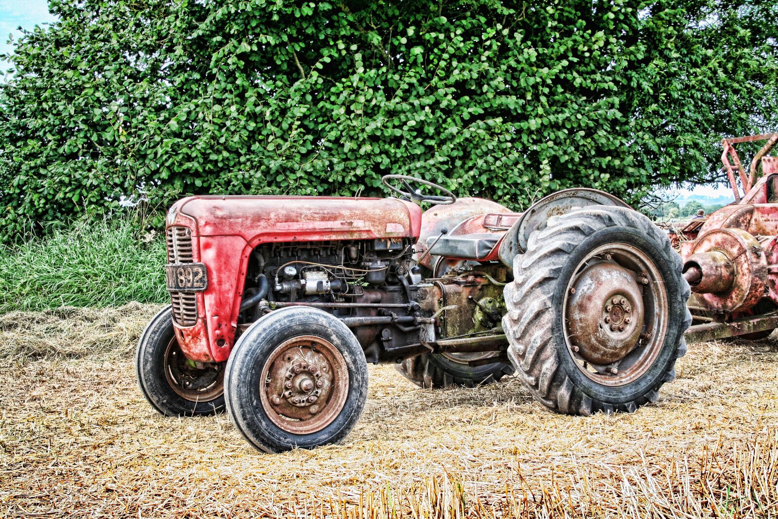Canon EOS 350D (EOS Digital Rebel XT / EOS Kiss Digital N) sample photo. Tractor, vintage, farming photography
