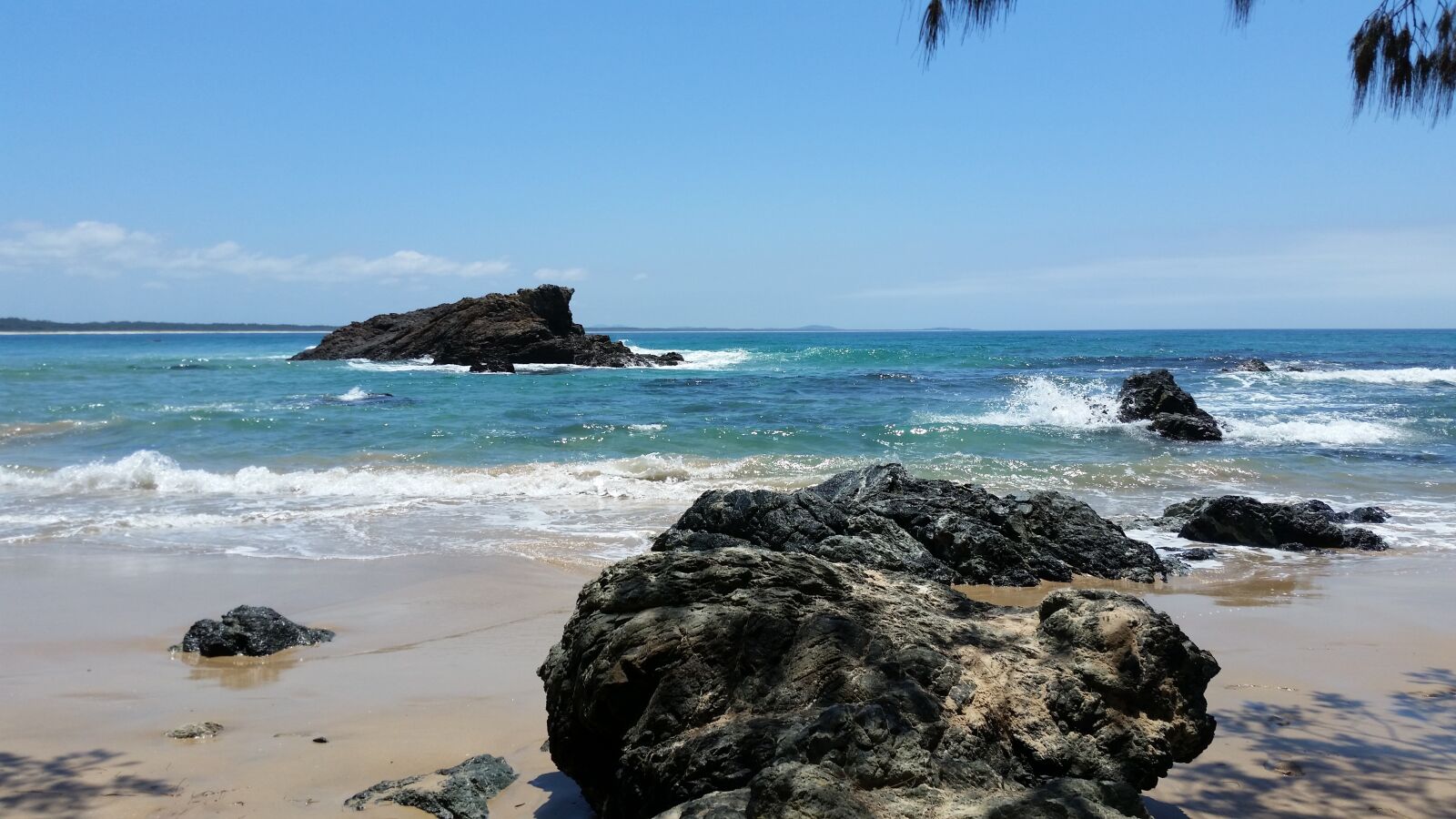 Samsung Galaxy S5 sample photo. Beach, rock, rugged photography