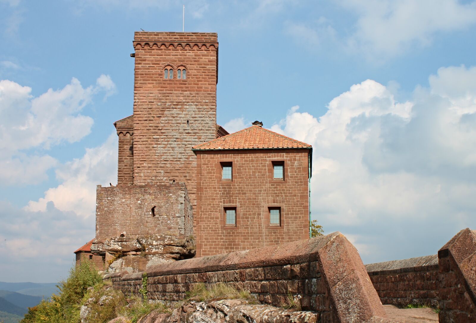 Canon EF 28-80mm f/3.5-5.6 sample photo. Trifels, castle, imperial castle photography