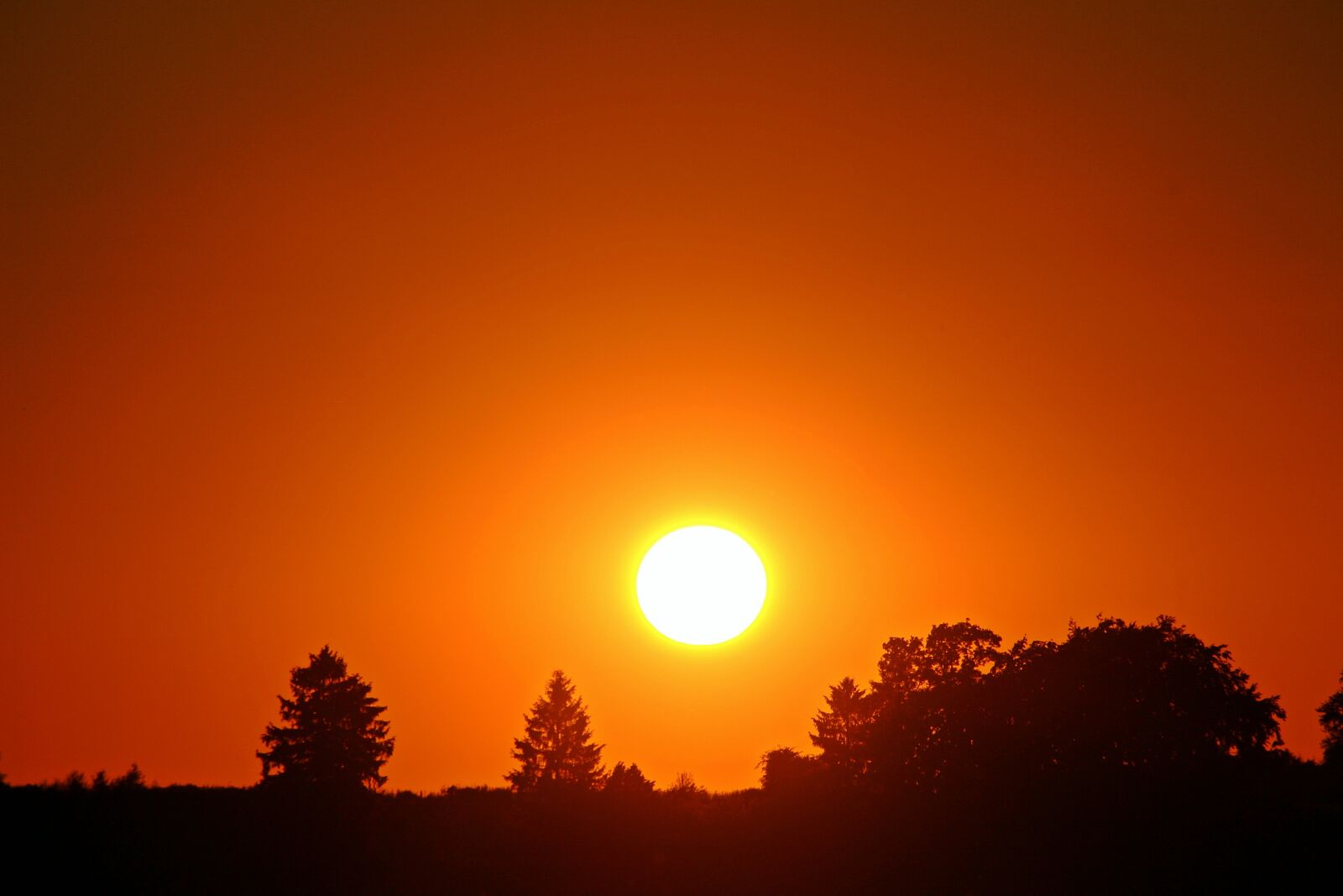 Canon EOS 650D (EOS Rebel T4i / EOS Kiss X6i) sample photo. Sunset, sun, sky photography