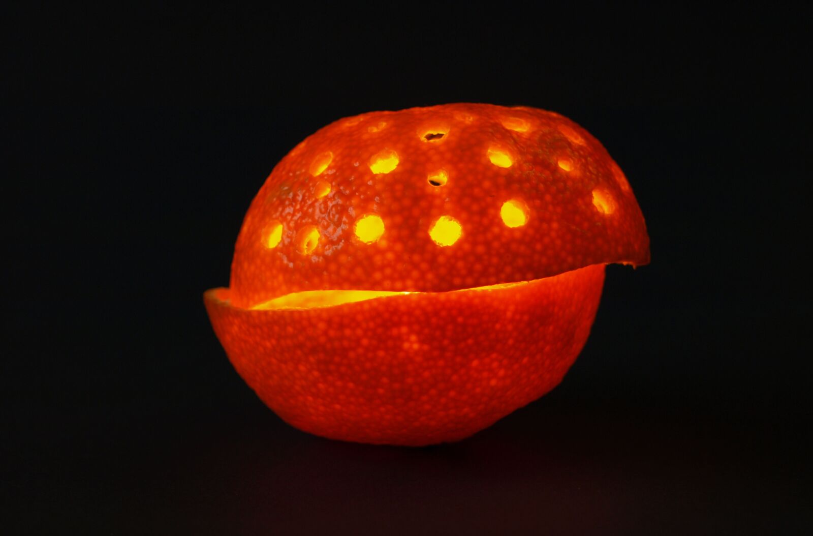Olympus E-510 (EVOLT E-510) sample photo. Mandarin, candle, clementines photography