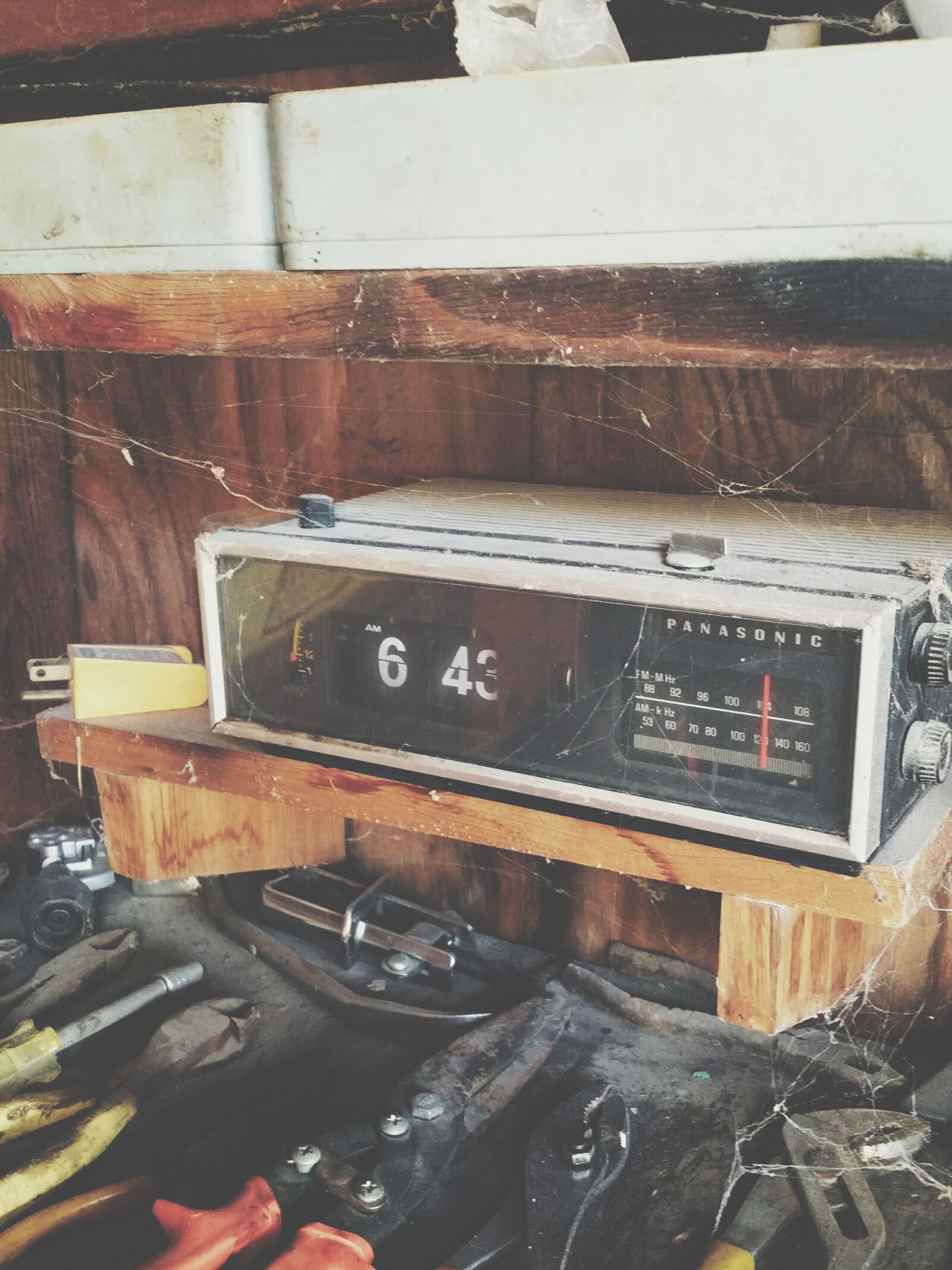 Samsung Galaxy Note4 sample photo. Alarm, clock, dirty, old photography