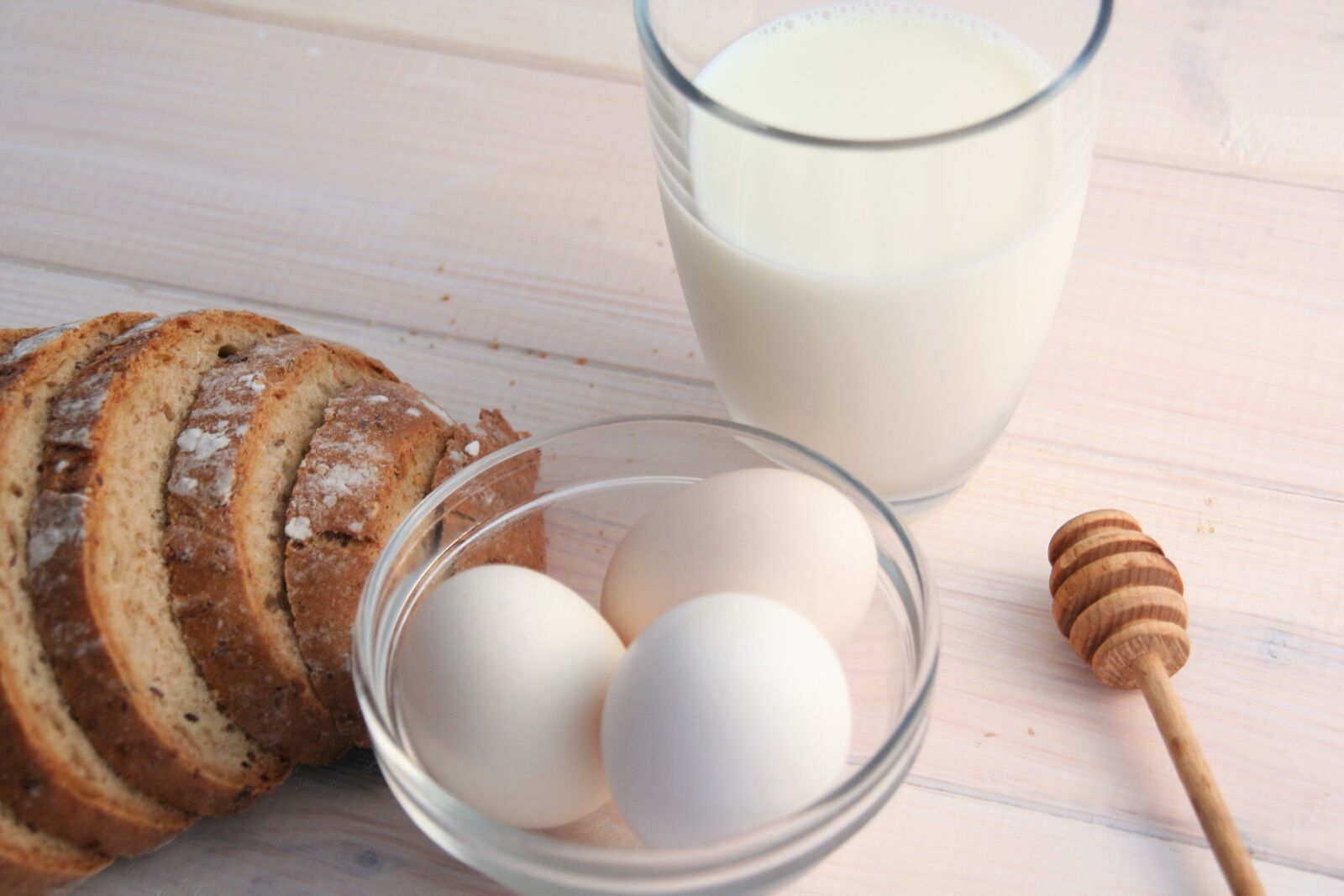 Canon EOS 350D (EOS Digital Rebel XT / EOS Kiss Digital N) sample photo. Eggs, milk, bread photography