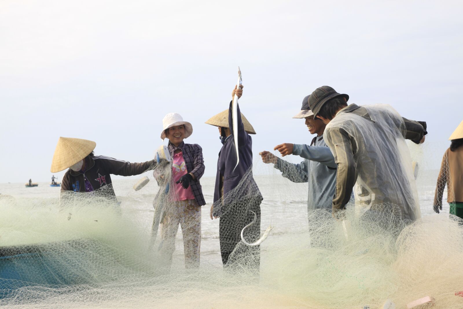 Canon EOS 50D sample photo. Binh thuan, seaside, collecting photography